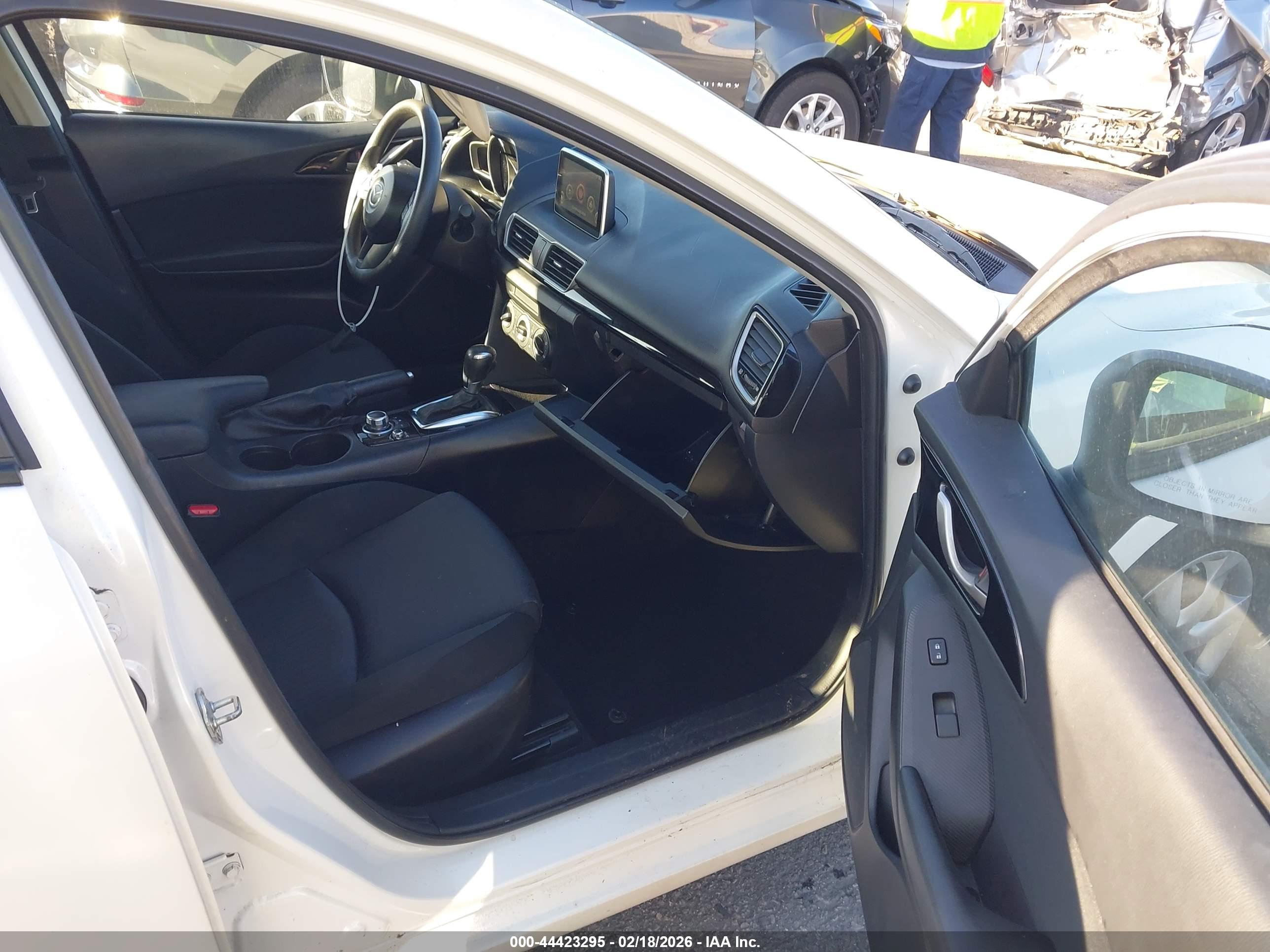 MAZDA MAZDA3 image 5
