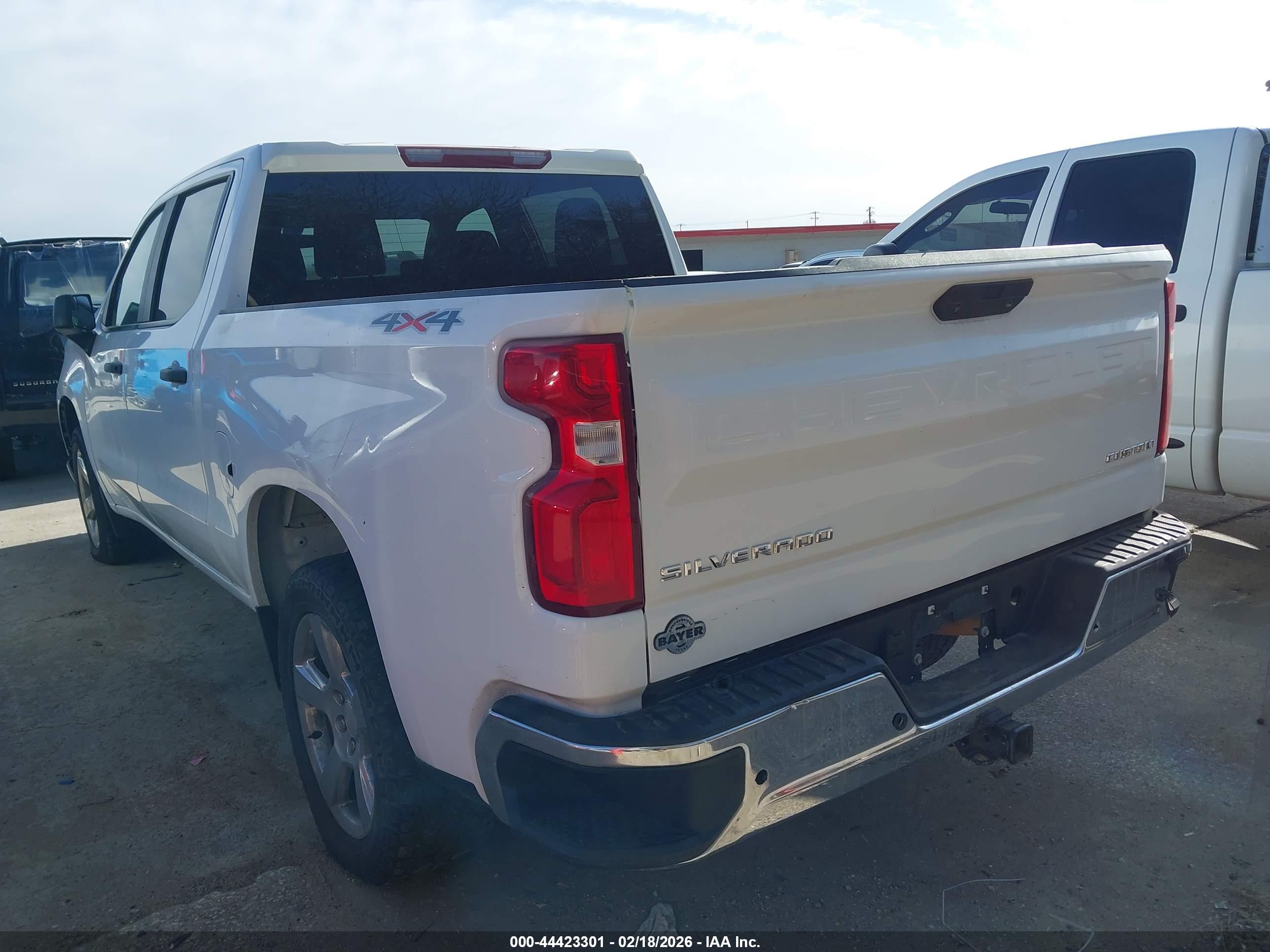 CHEVROLET SILVERADO image 3