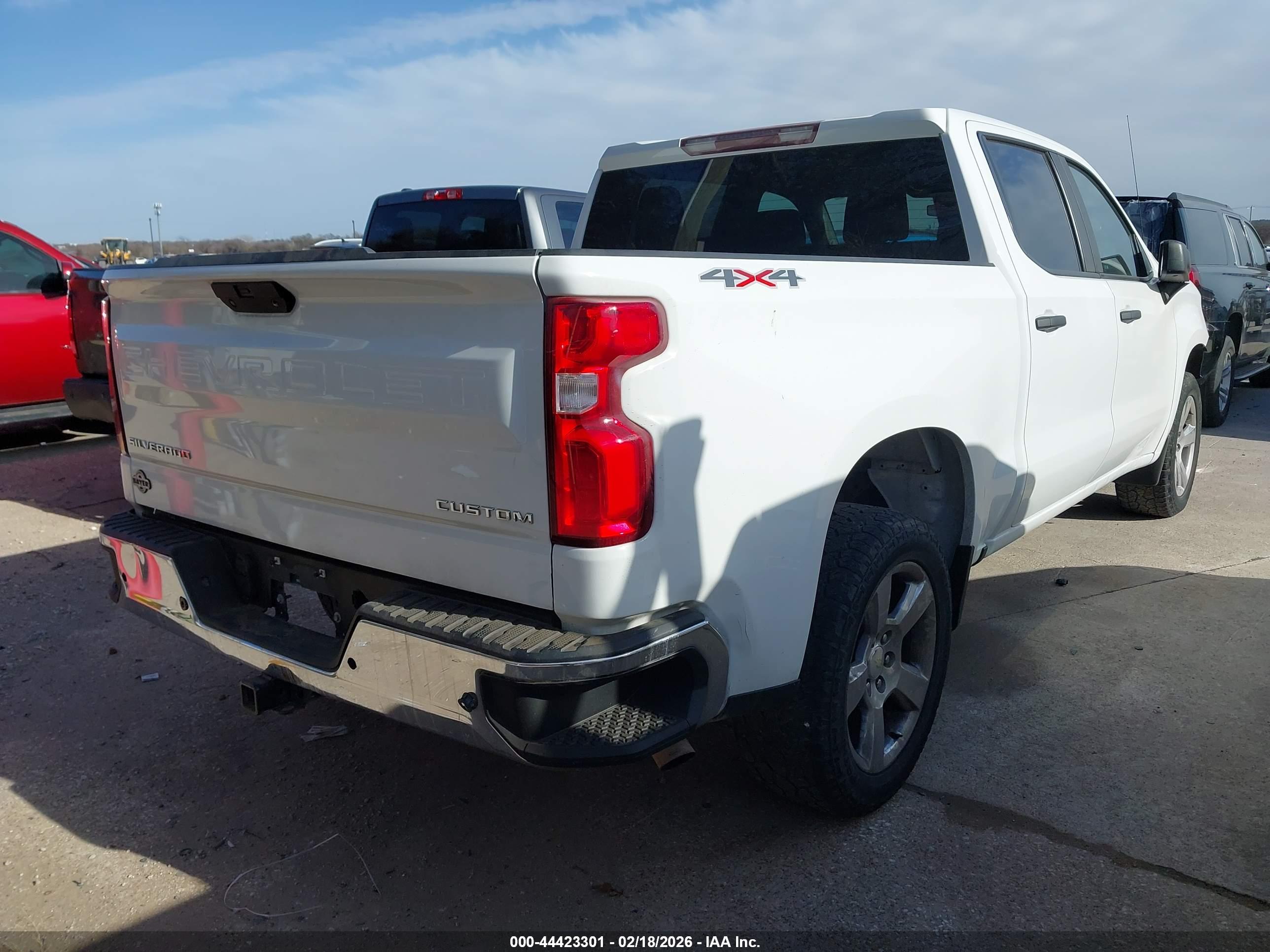 CHEVROLET SILVERADO image 4
