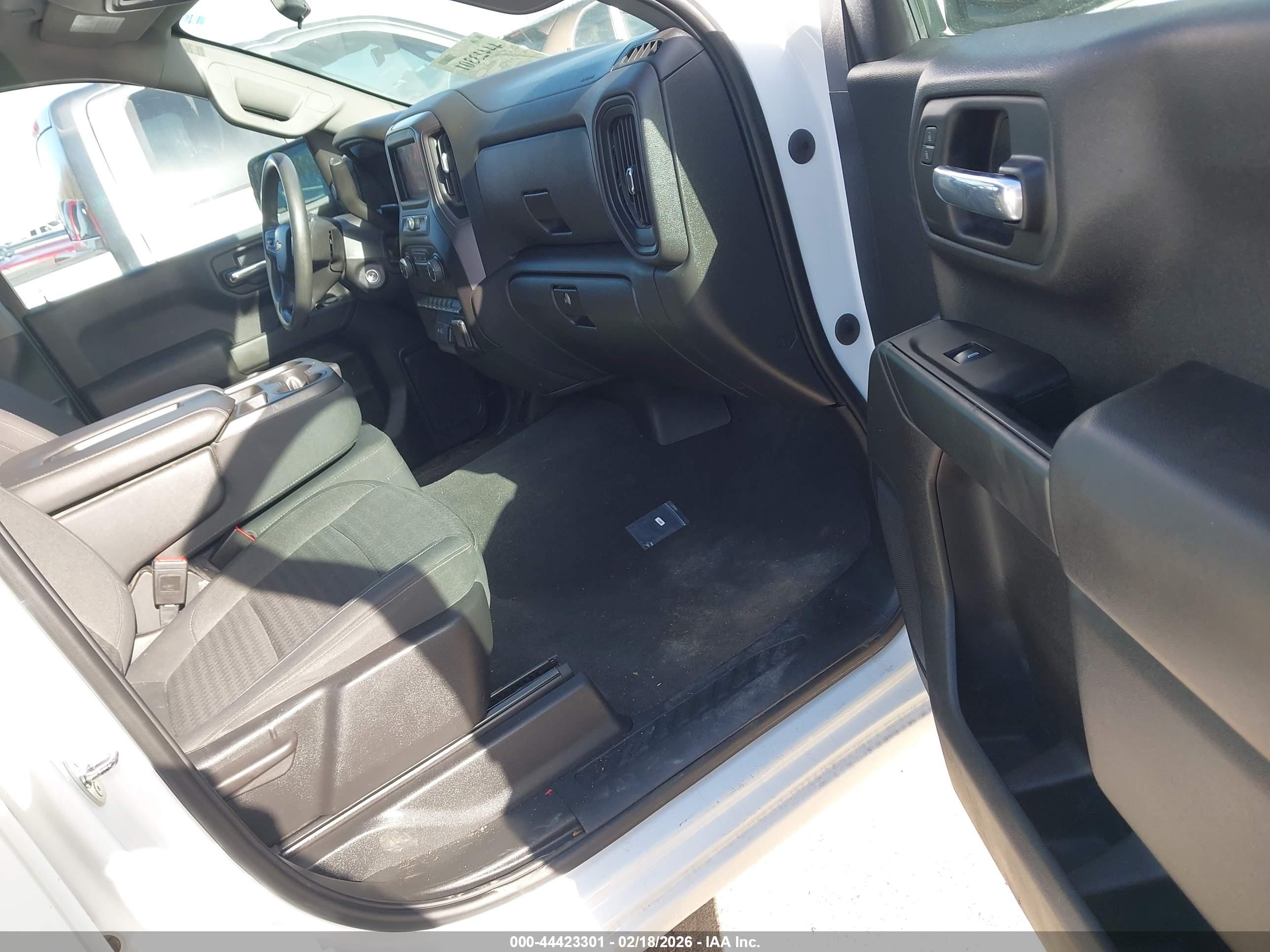 CHEVROLET SILVERADO image 5