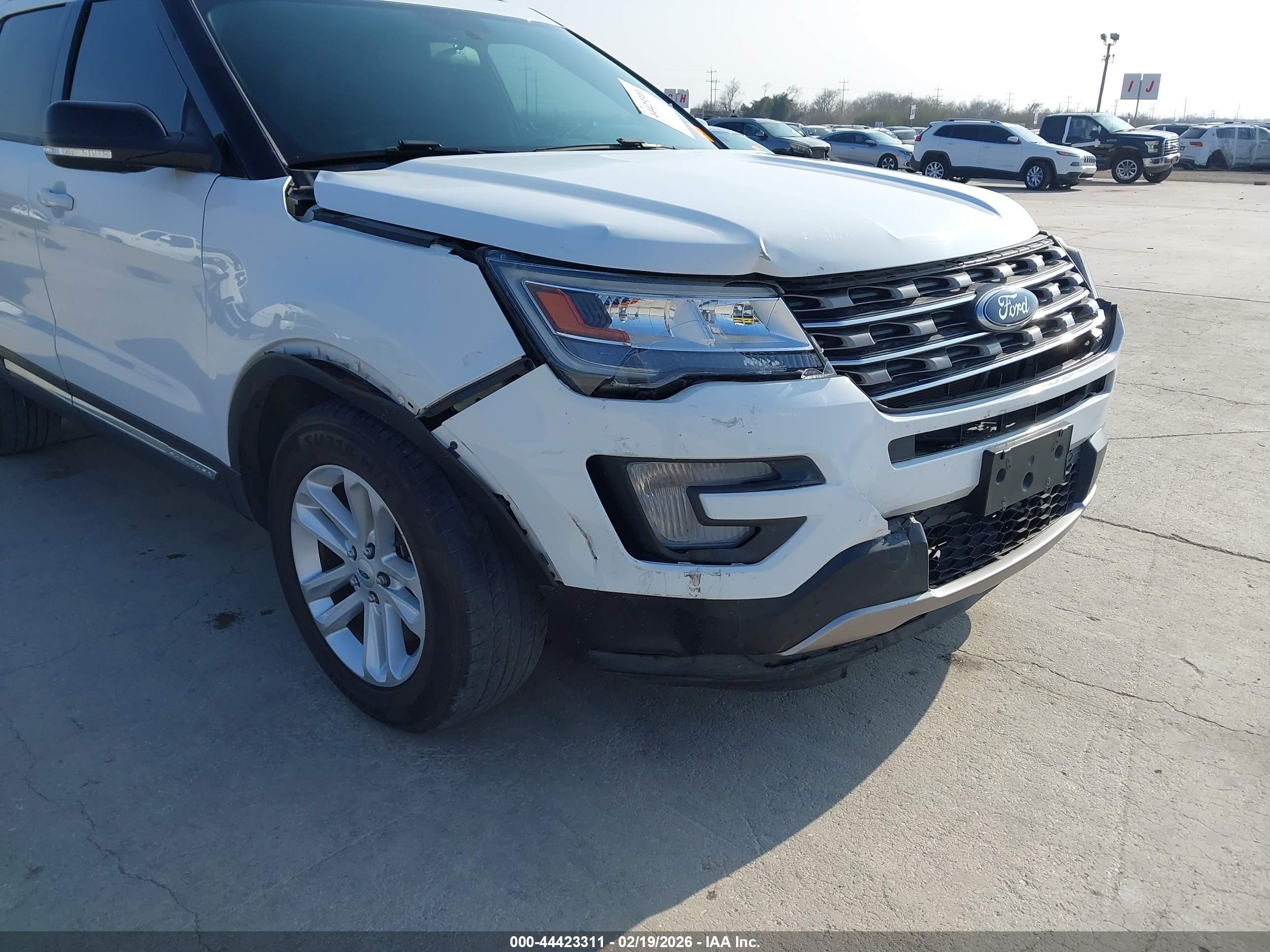 FORD EXPLORER image 6