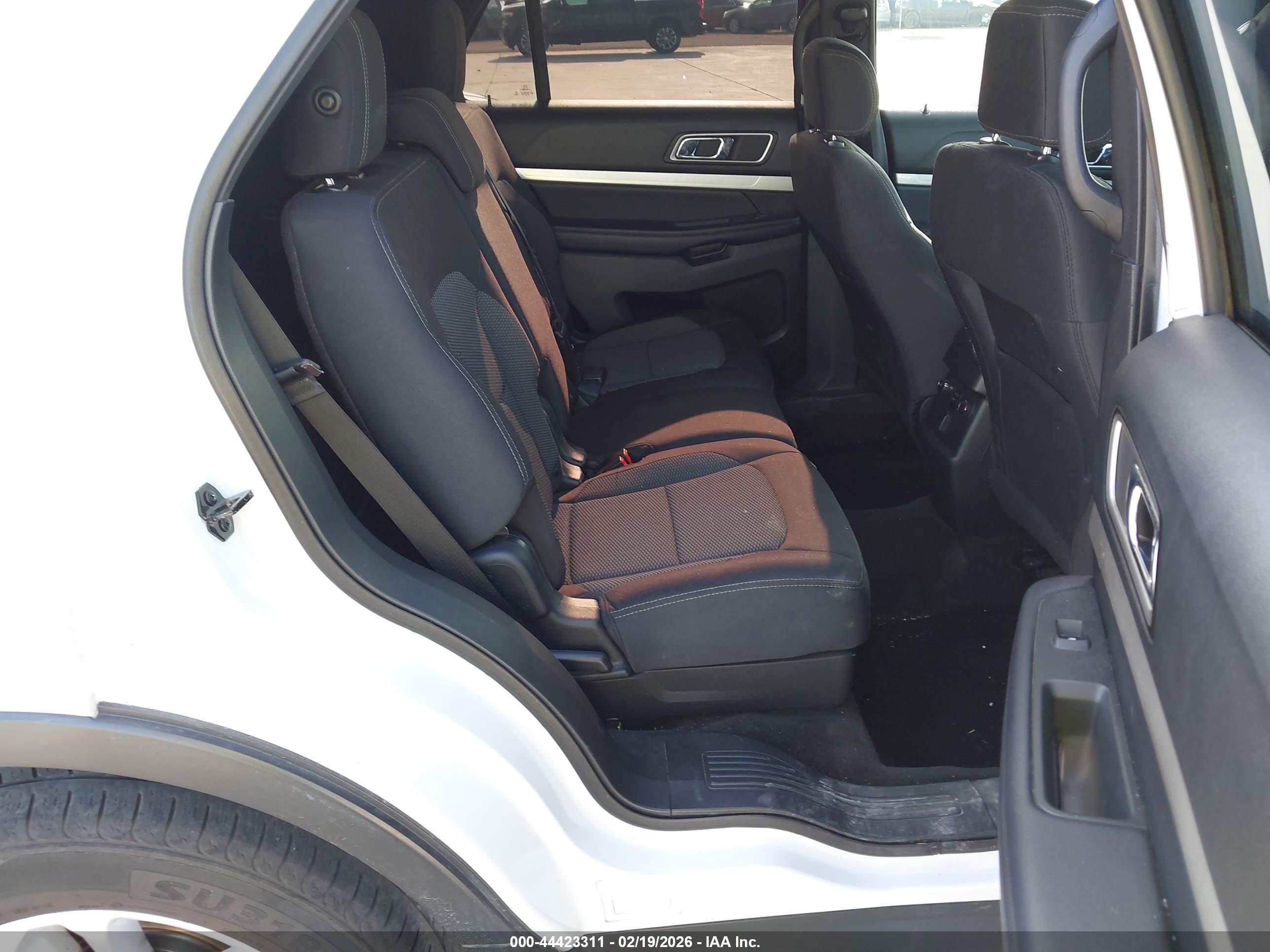 FORD EXPLORER image 8