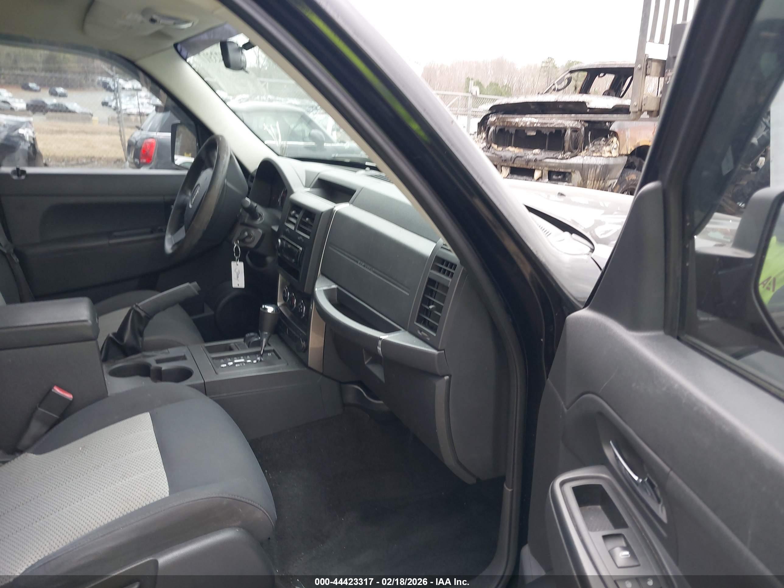 JEEP LIBERTY image 5