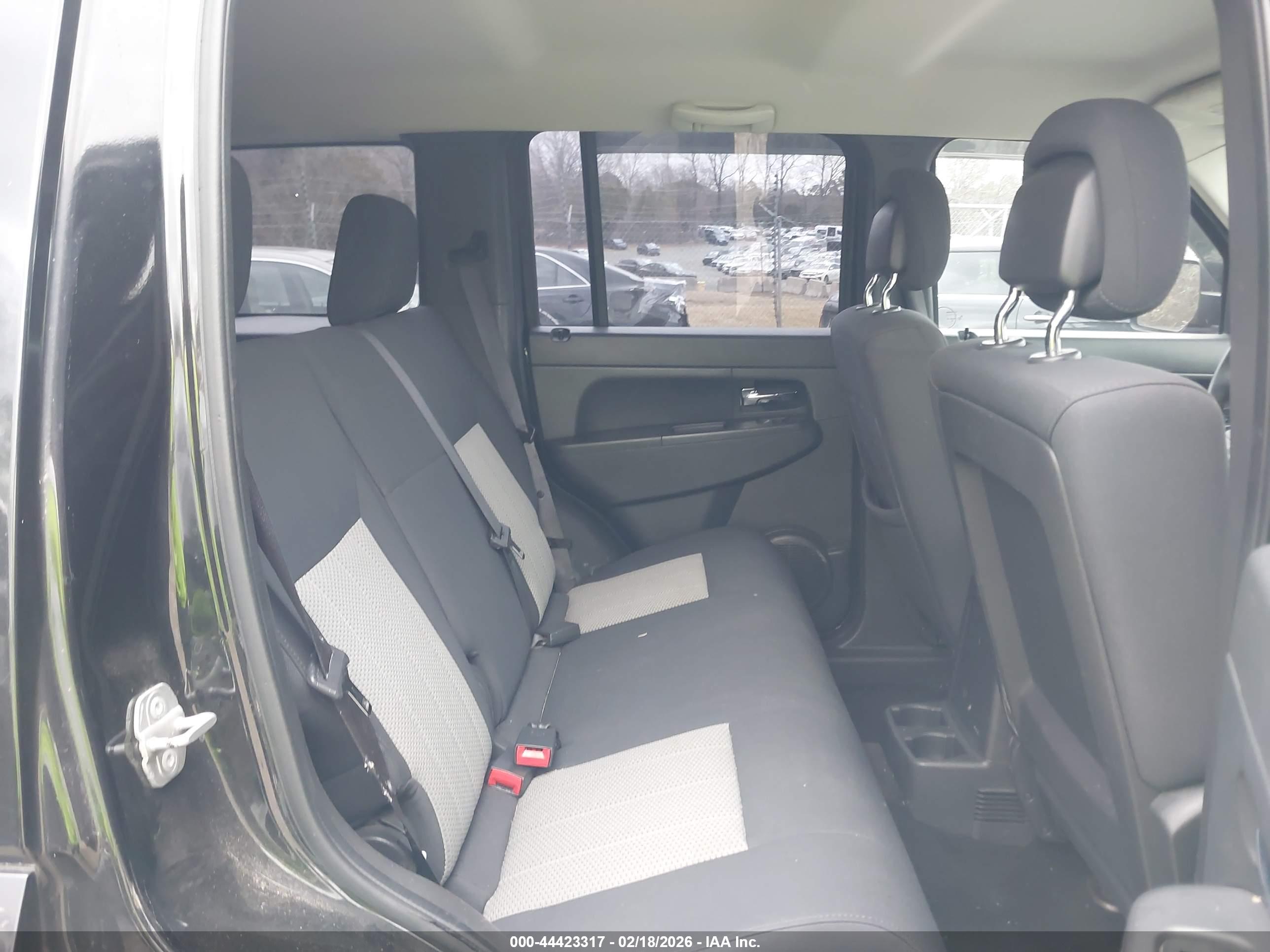 JEEP LIBERTY image 8