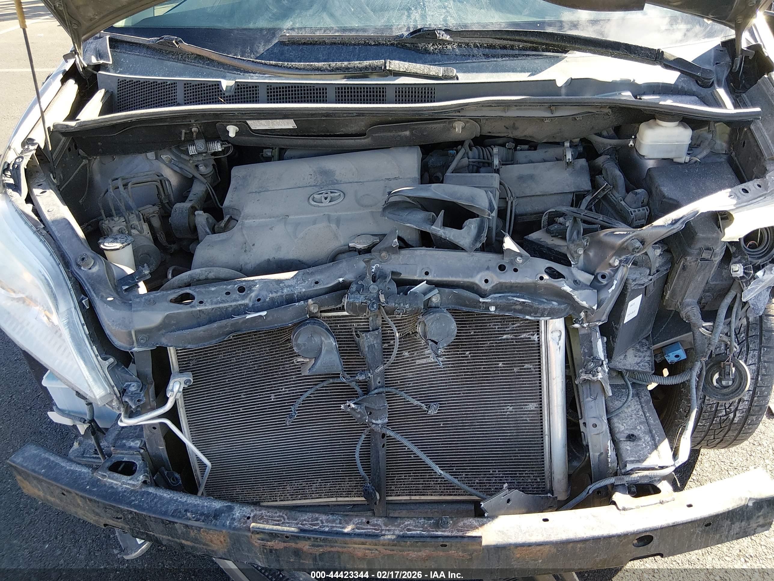 TOYOTA SIENNA image 10