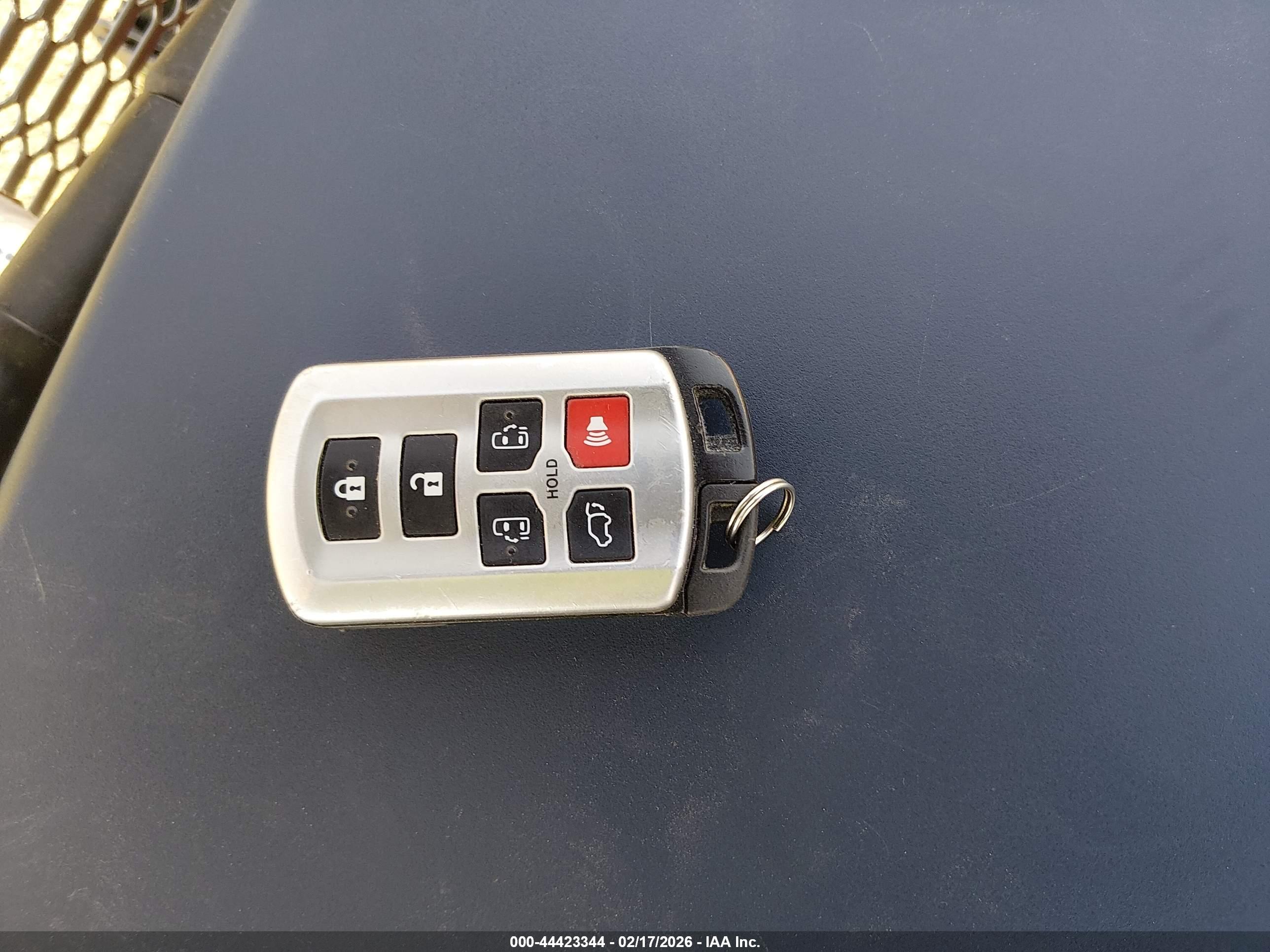 TOYOTA SIENNA image 11
