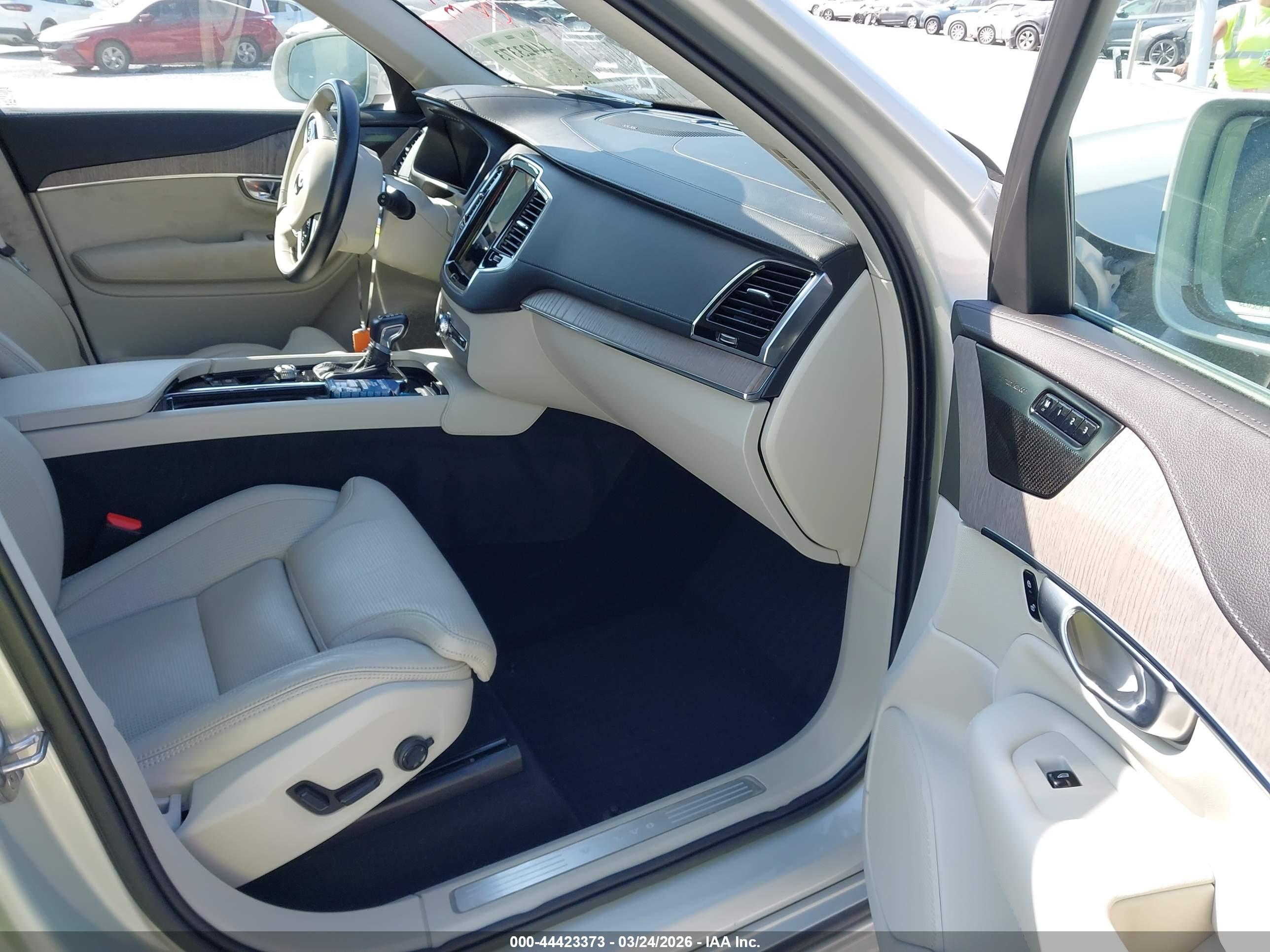 VOLVO XC90 image 5