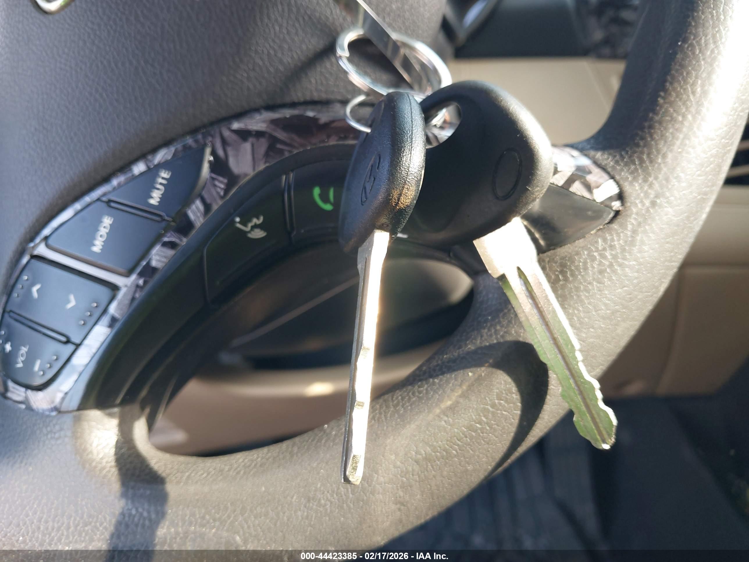 HYUNDAI ELANTRA image 11