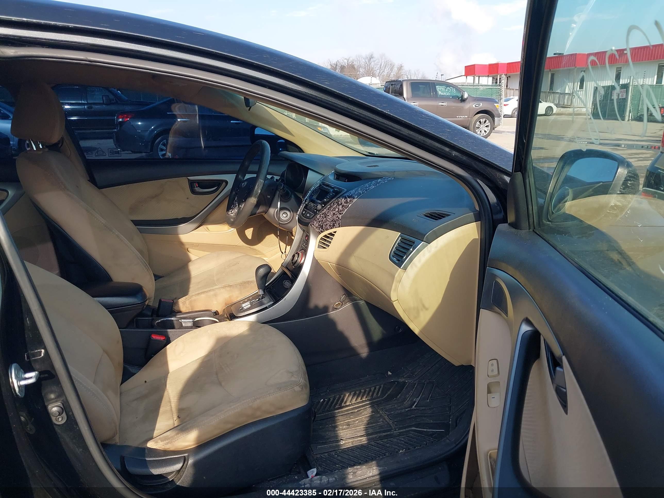HYUNDAI ELANTRA image 5