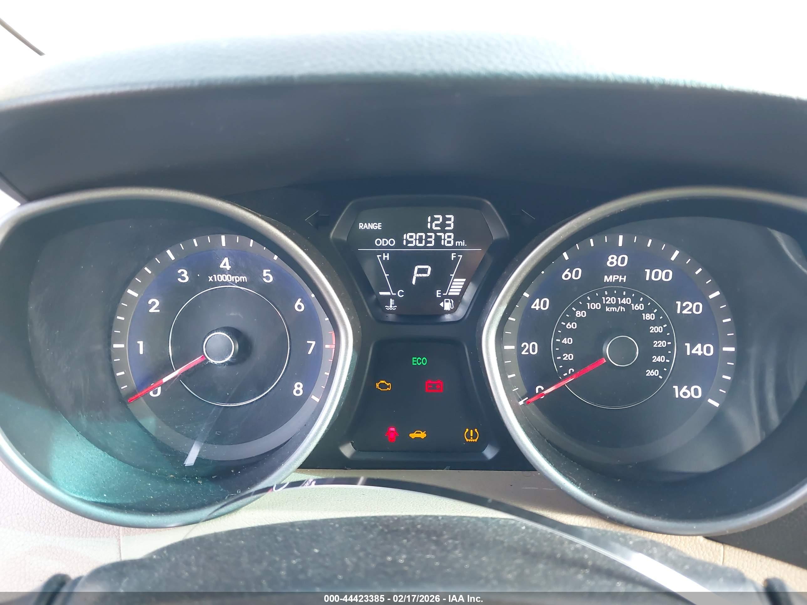 HYUNDAI ELANTRA image 7