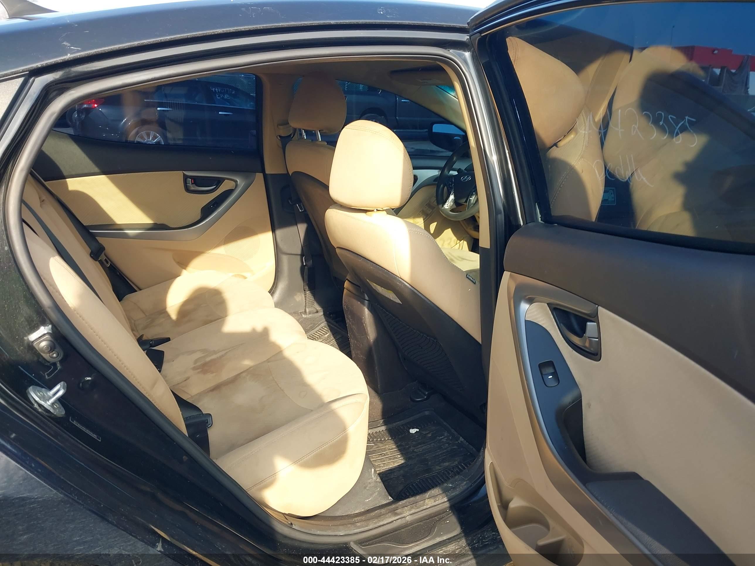 HYUNDAI ELANTRA image 8