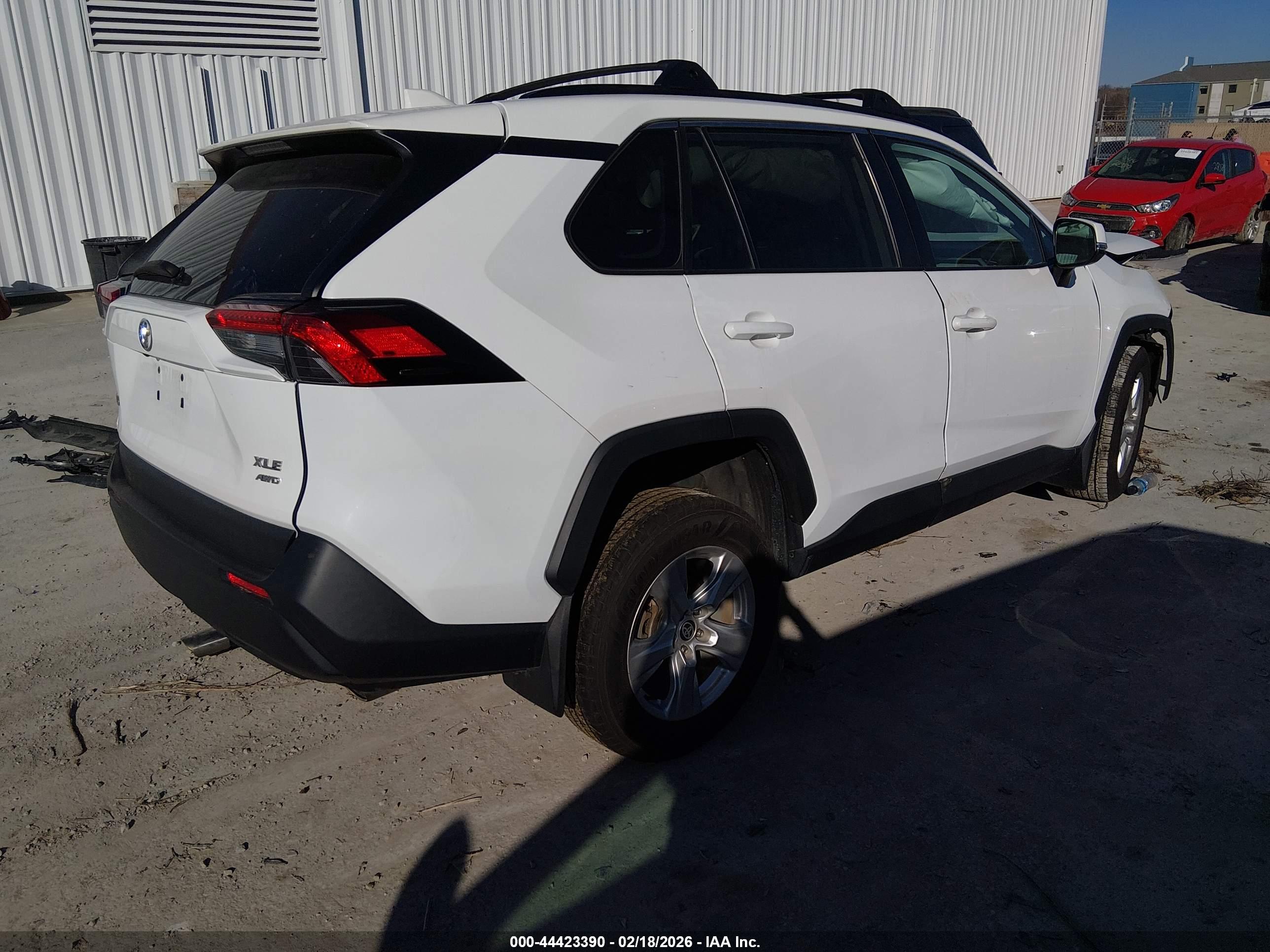 TOYOTA RAV4 image 4