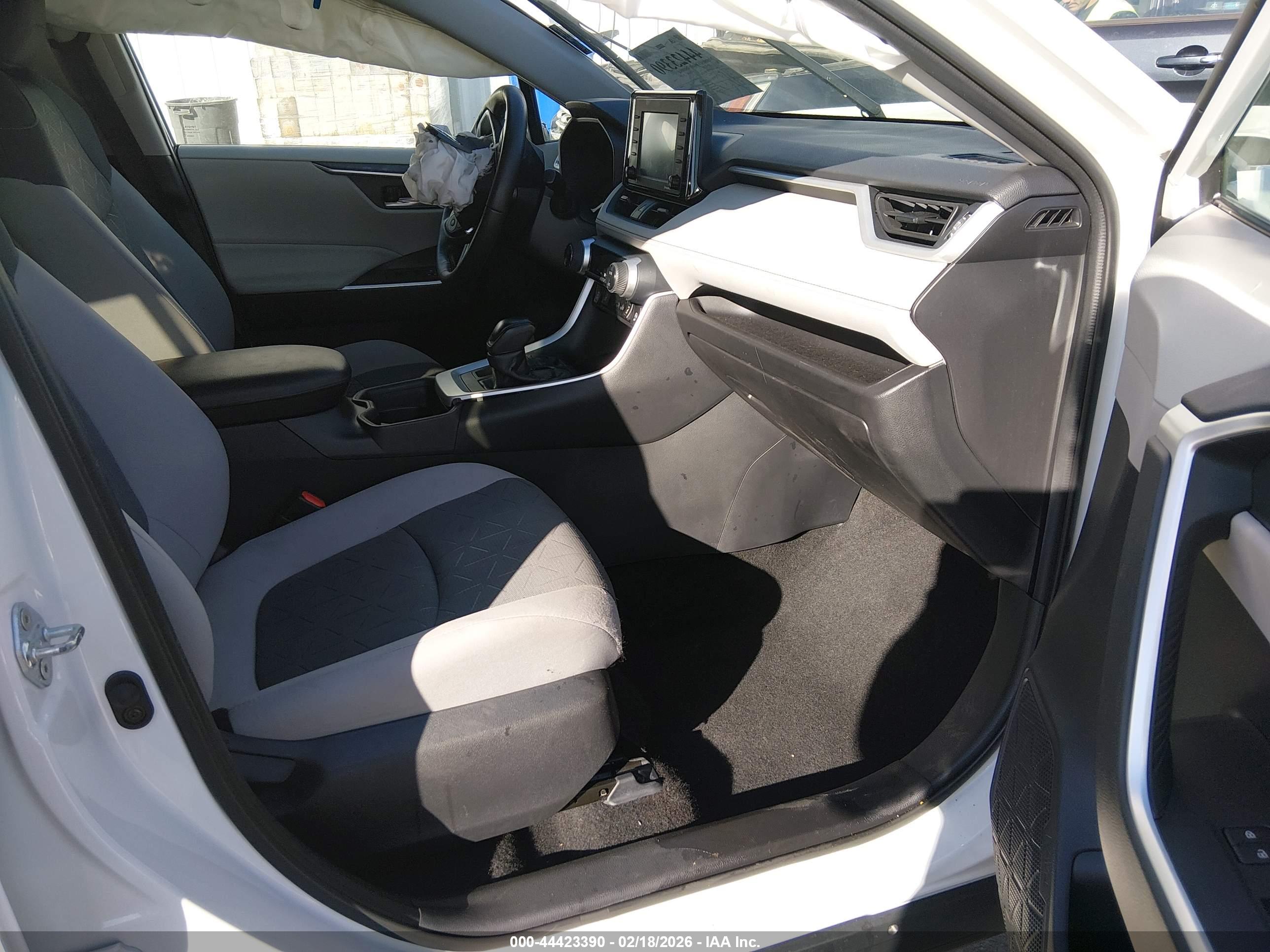 TOYOTA RAV4 image 5