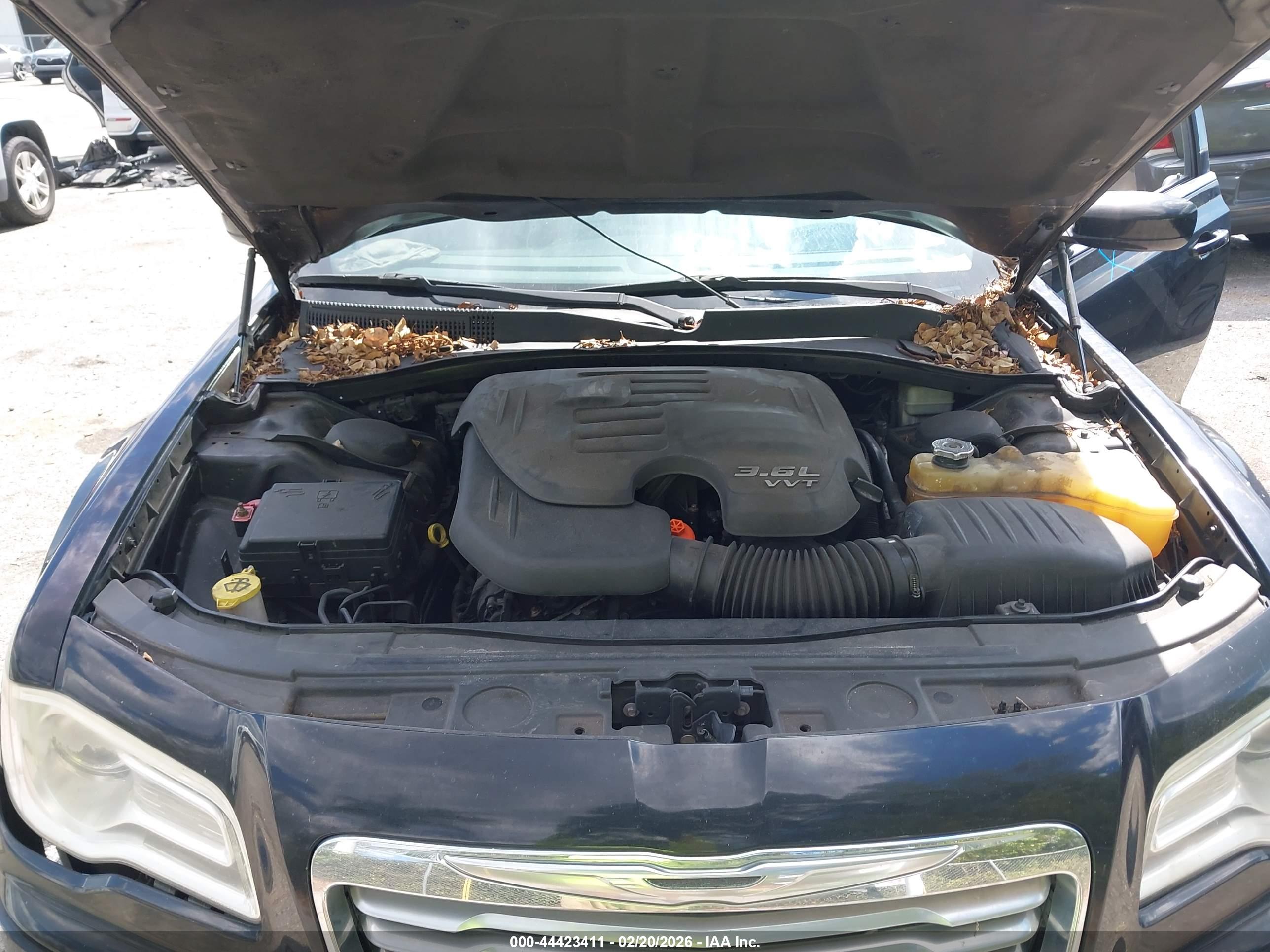 CHRYSLER 300 image 10