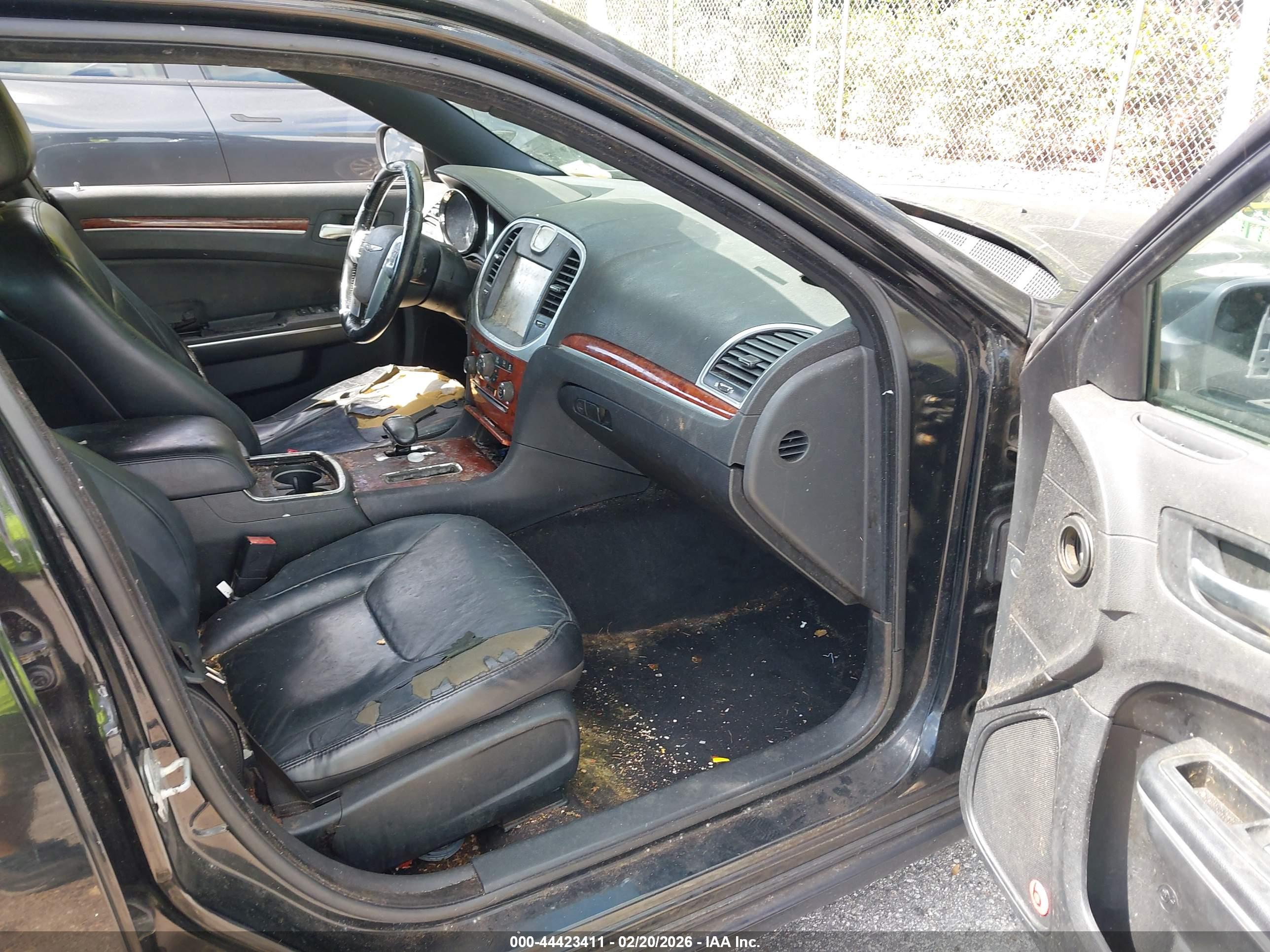 CHRYSLER 300 image 5
