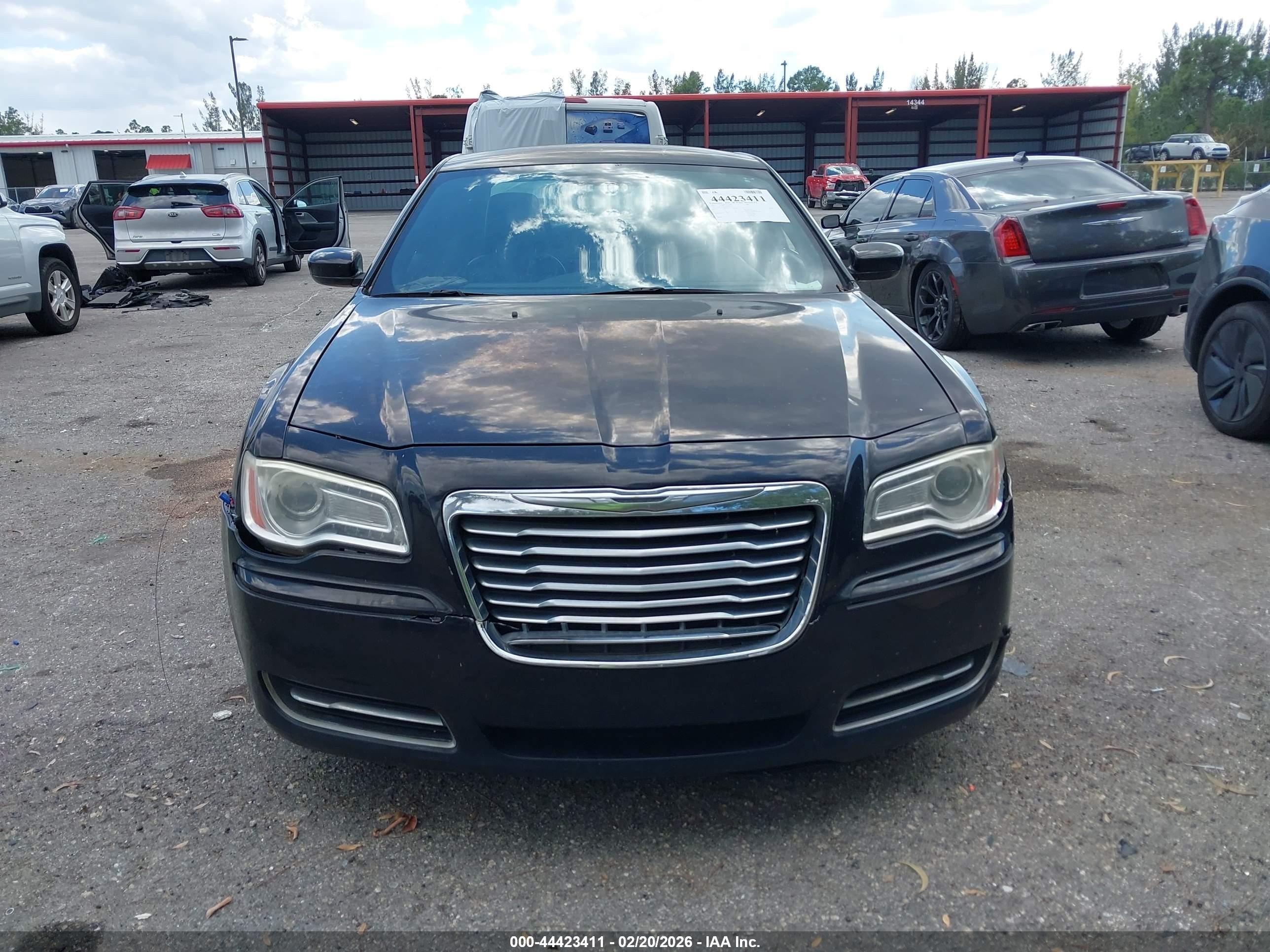 CHRYSLER 300 image 6