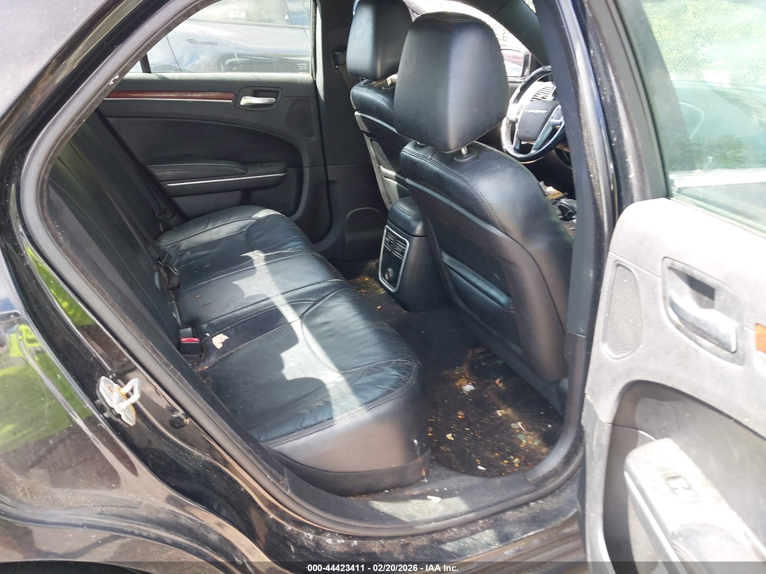 CHRYSLER 300 image 8