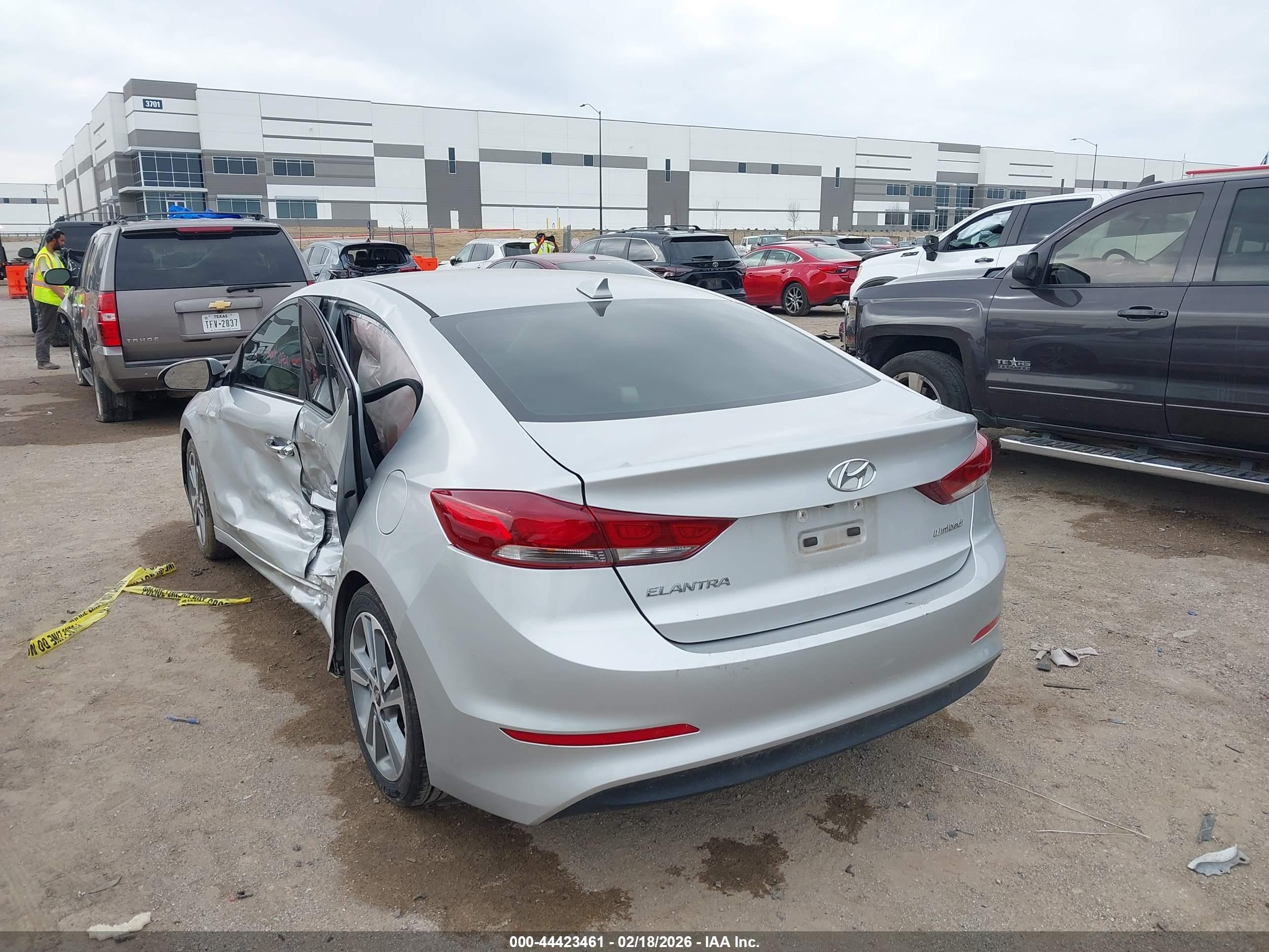 HYUNDAI ELANTRA image 3