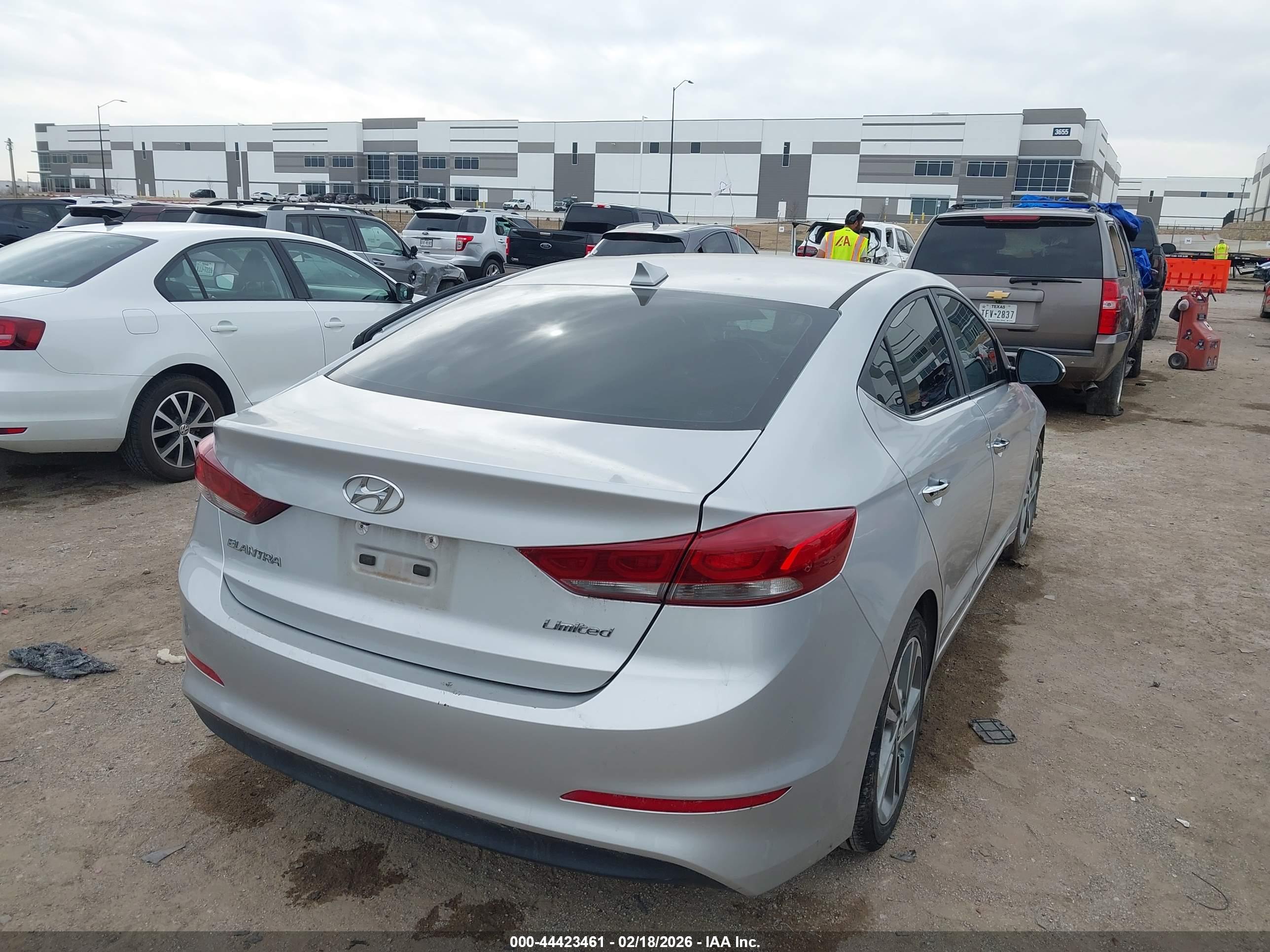HYUNDAI ELANTRA image 4