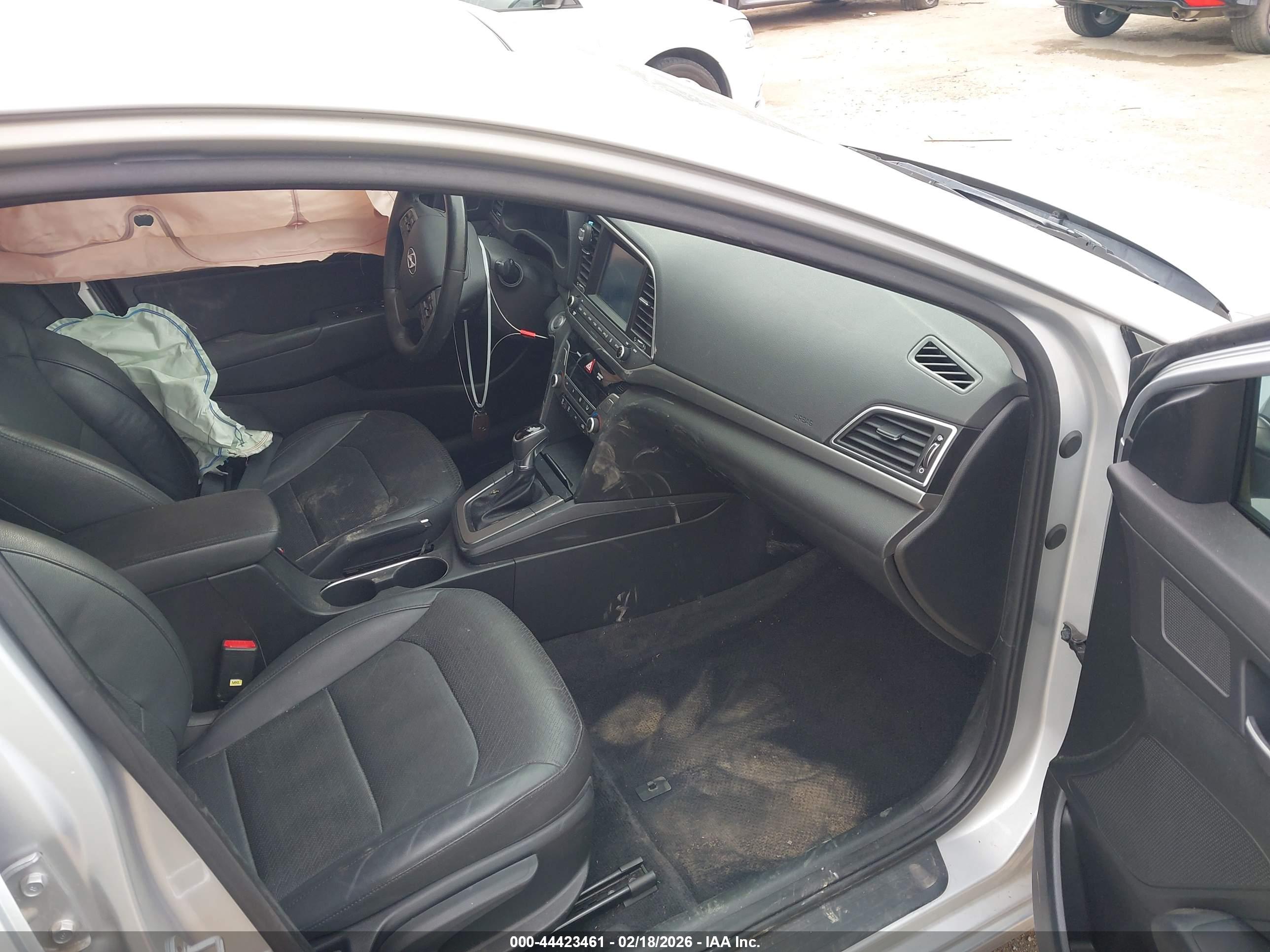 HYUNDAI ELANTRA image 5