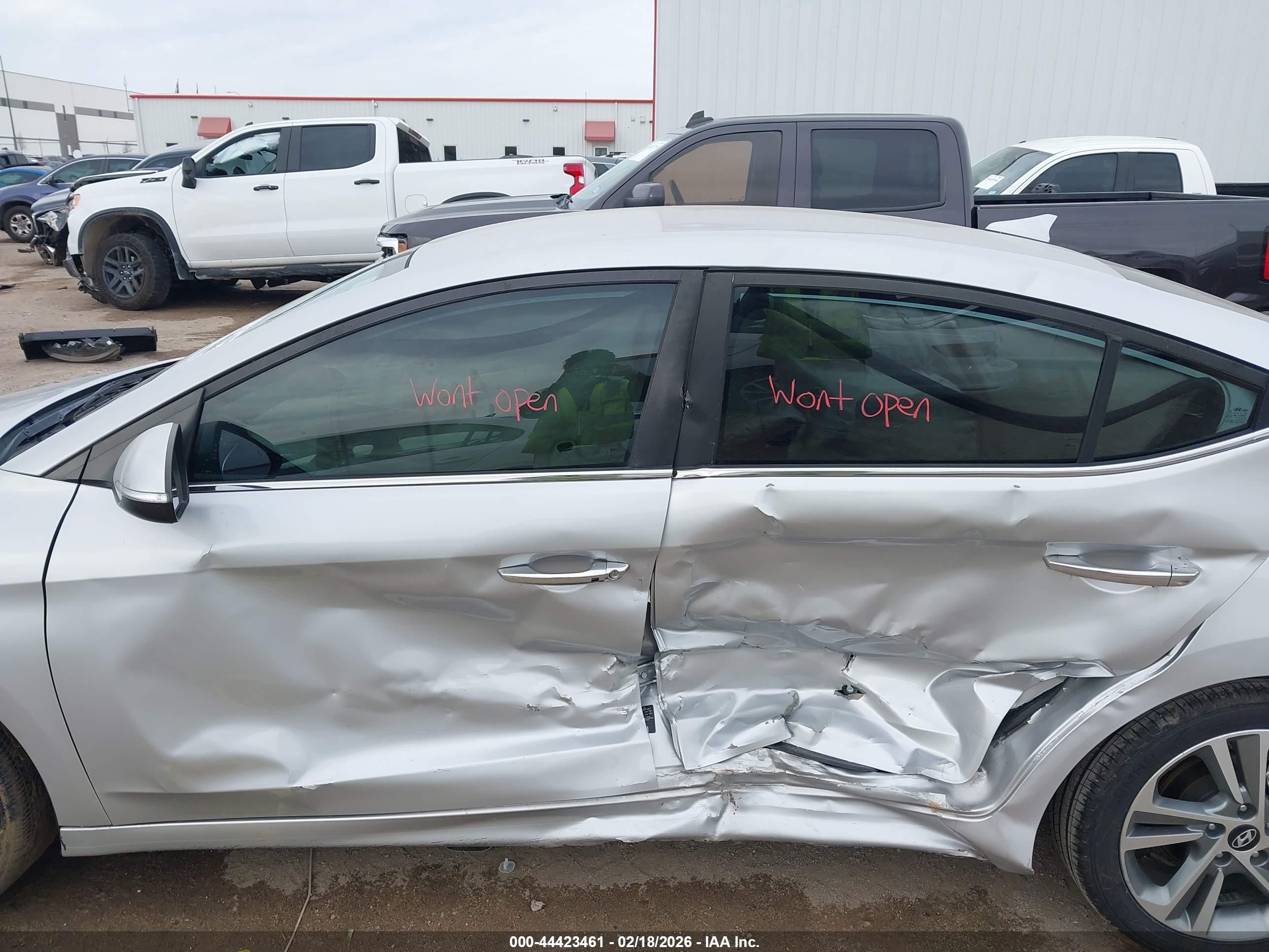 HYUNDAI ELANTRA image 6