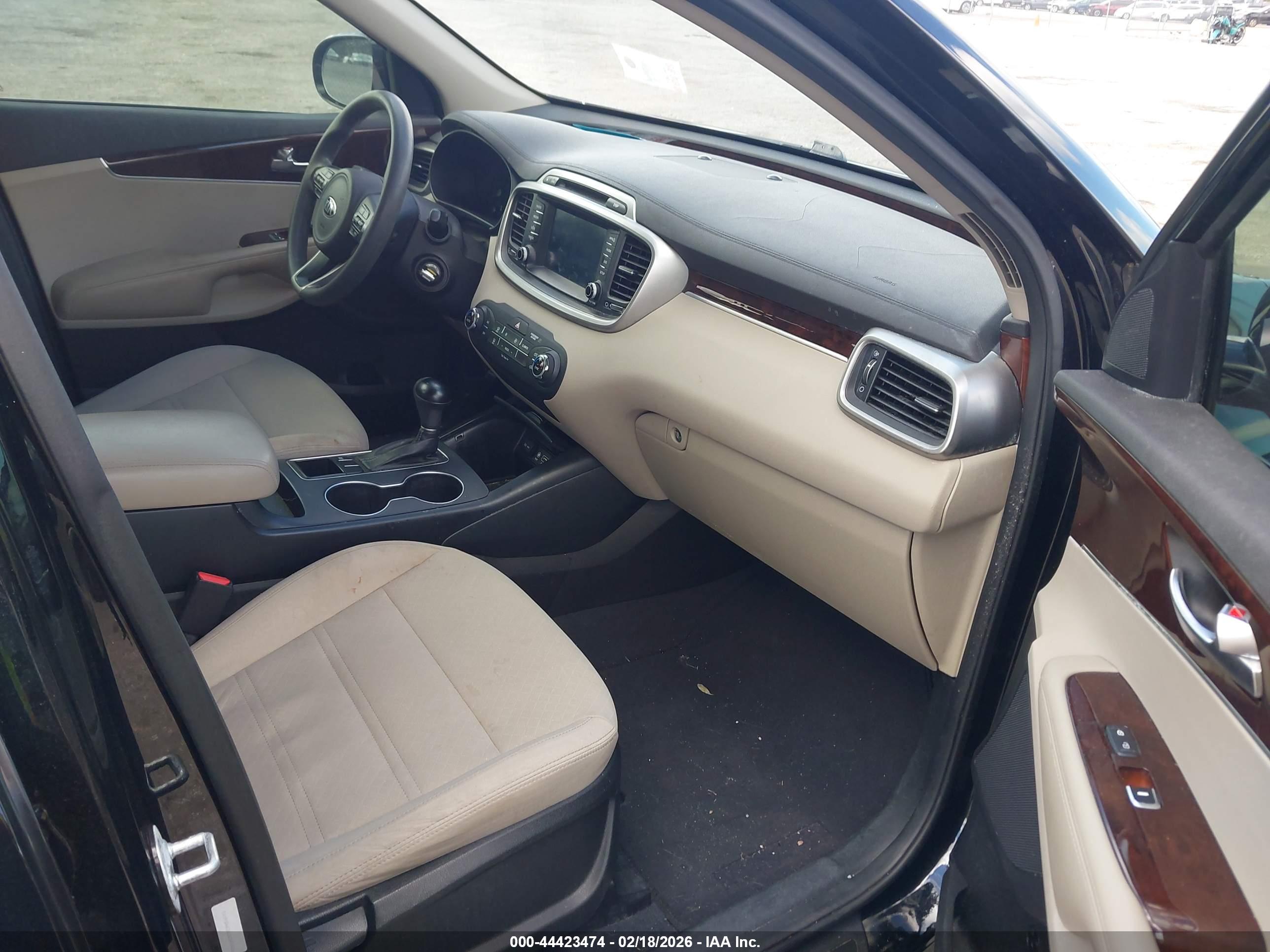 KIA SORENTO image 5