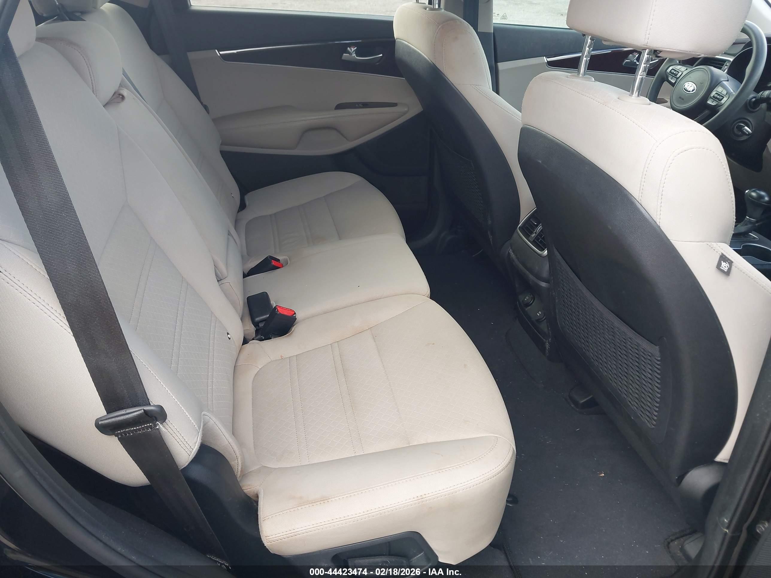 KIA SORENTO image 8