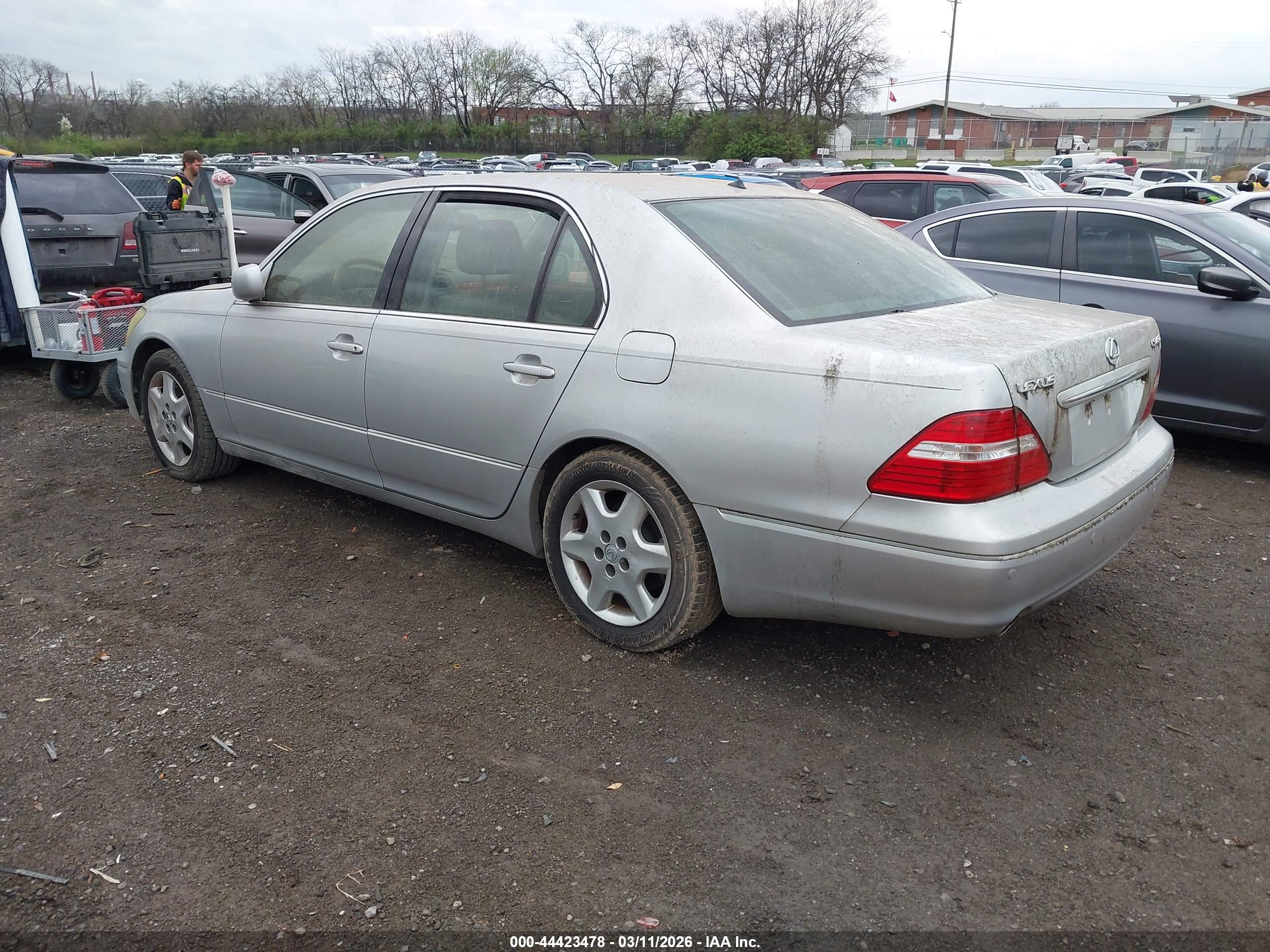 LEXUS LS image 3