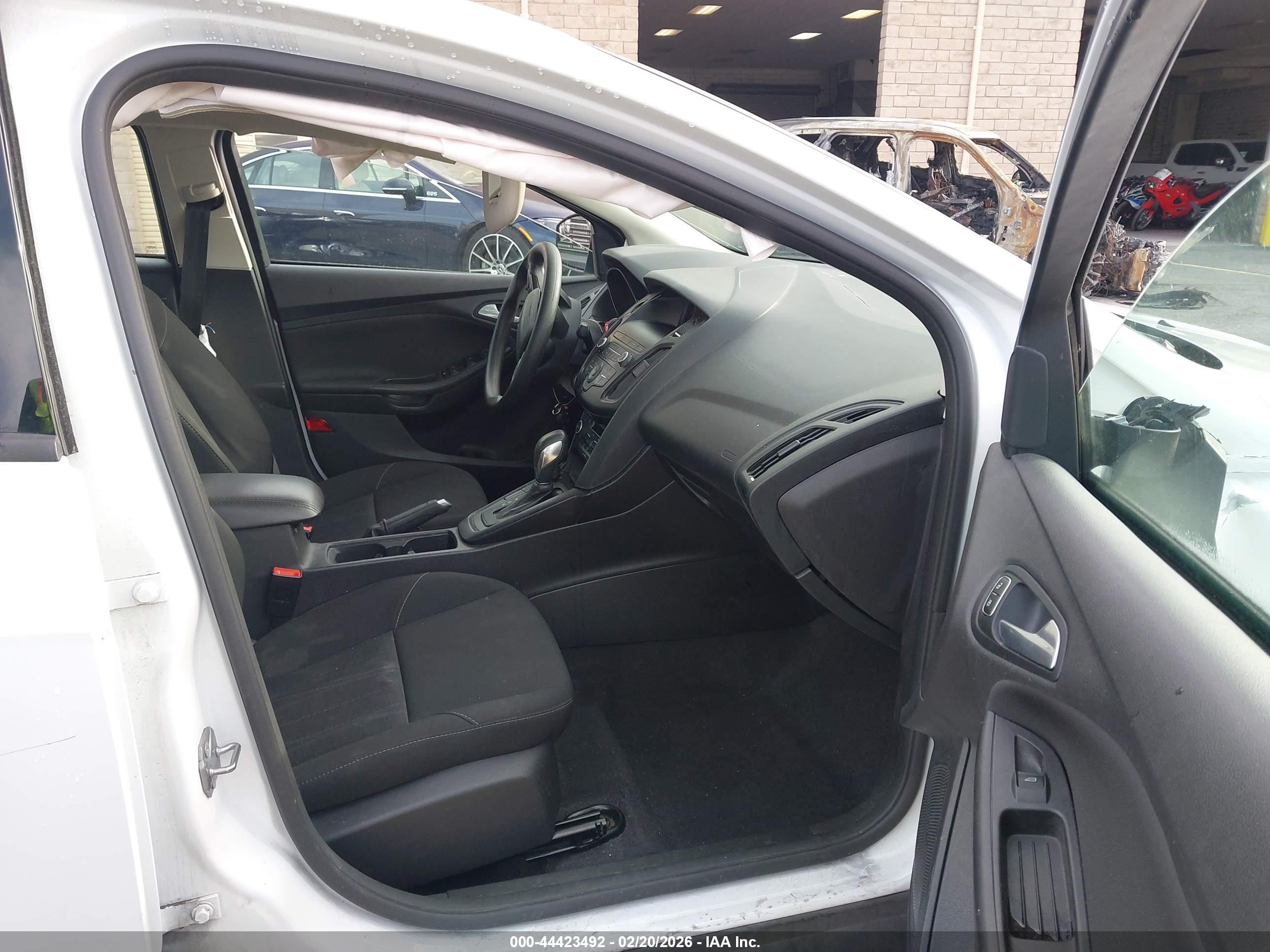 FORD FOCUS image 5