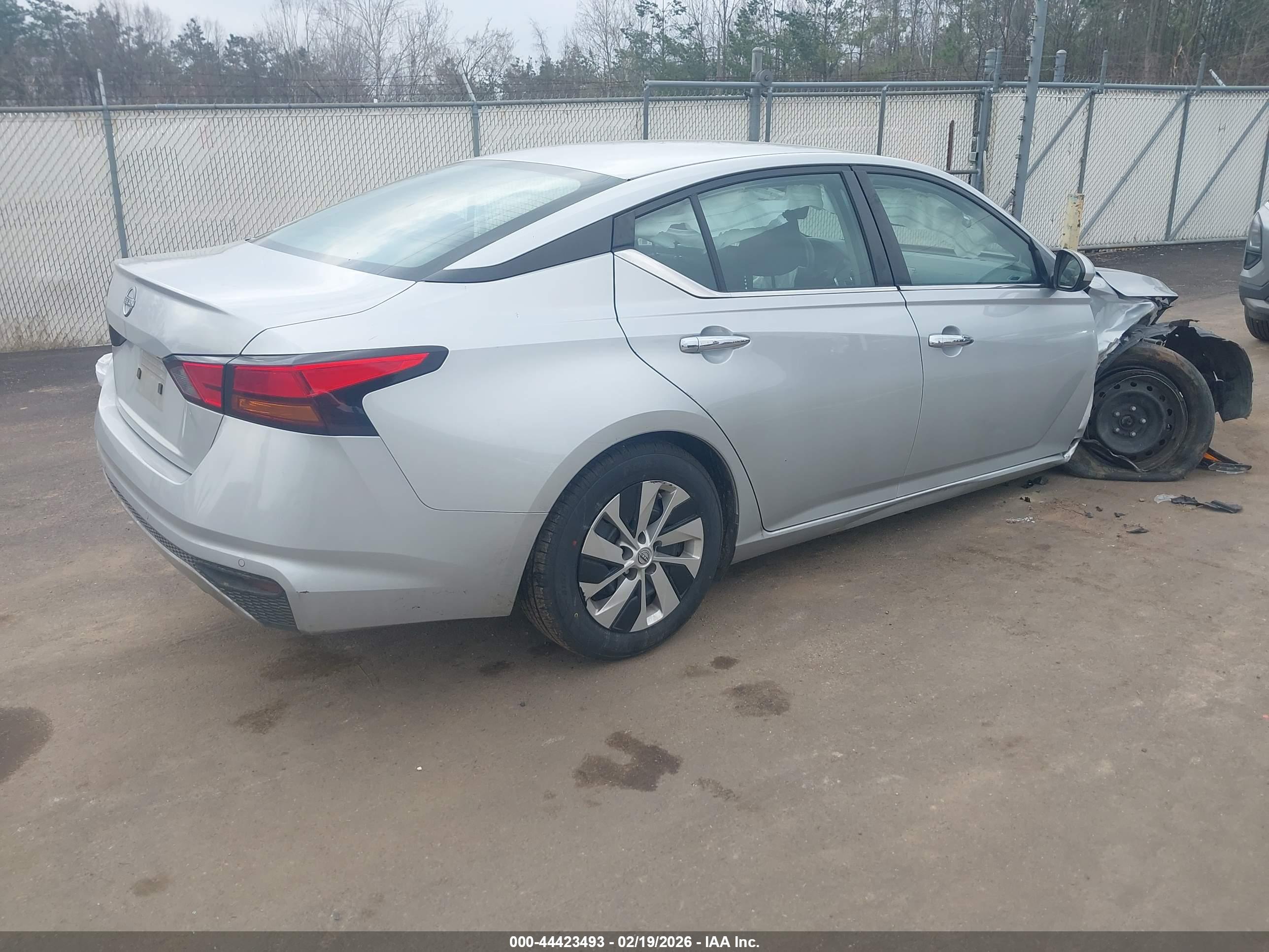 NISSAN ALTIMA image 4