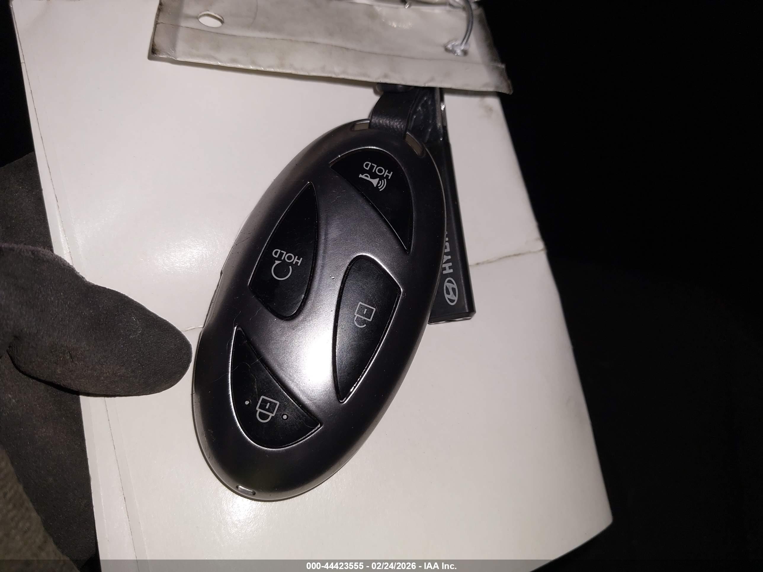 HYUNDAI ELANTRA image 11