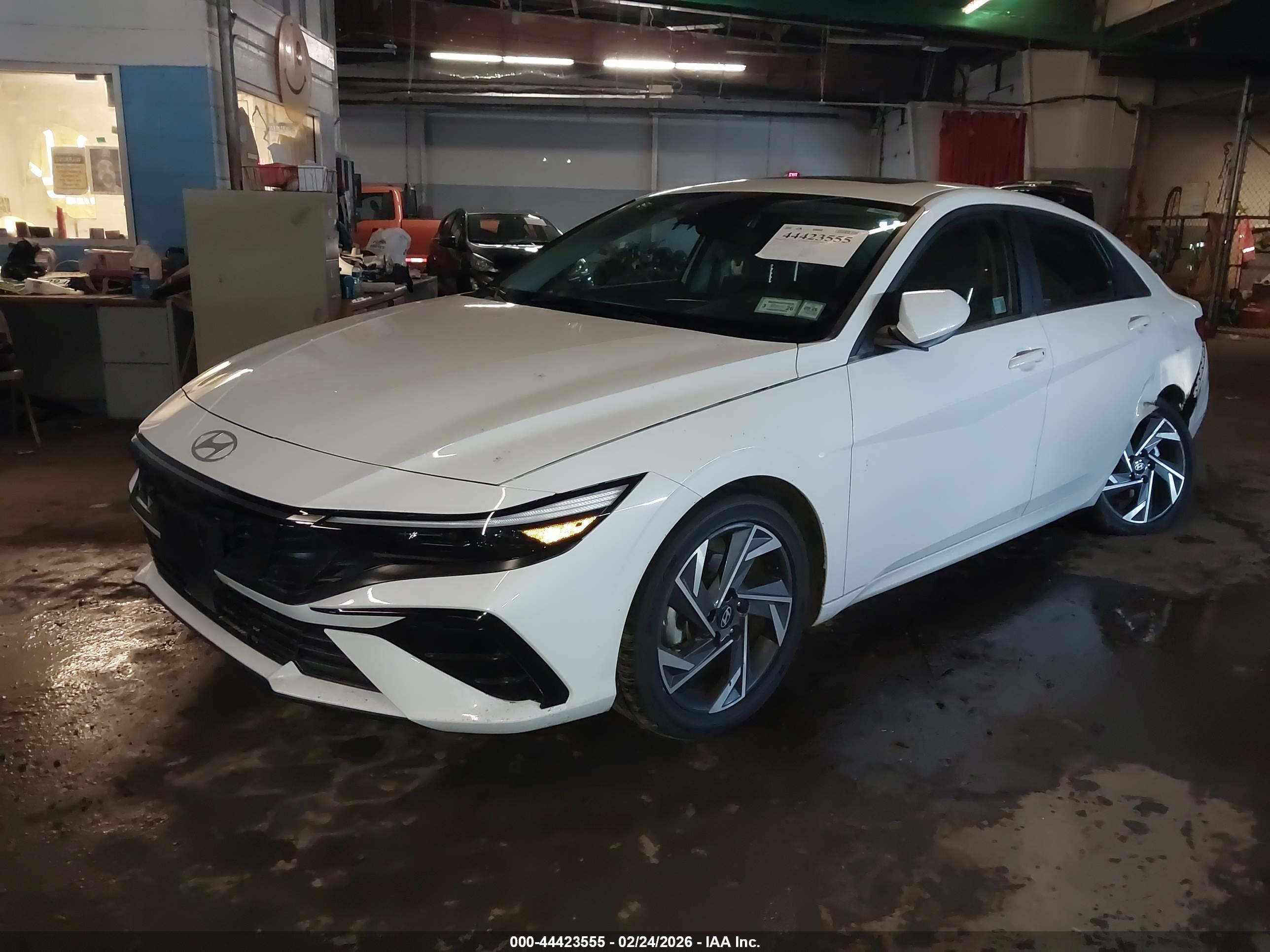 HYUNDAI ELANTRA image 2
