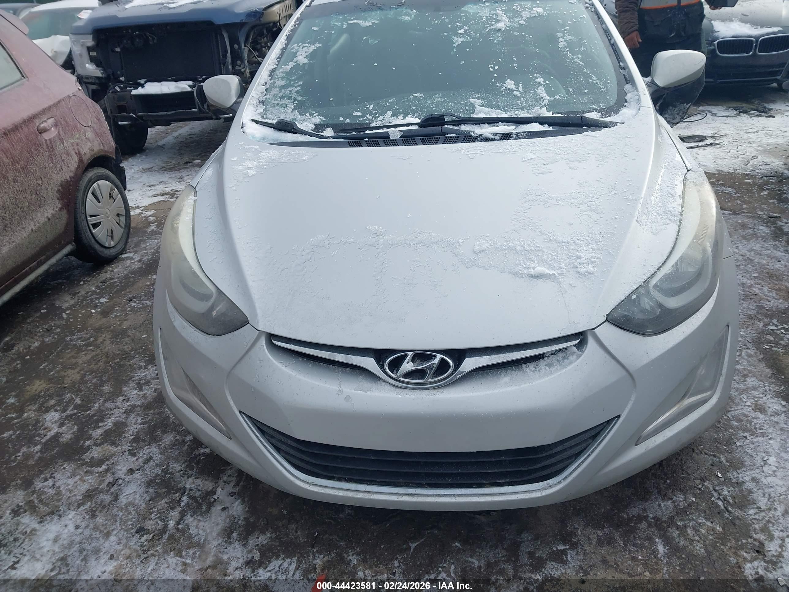 HYUNDAI ELANTRA image 6