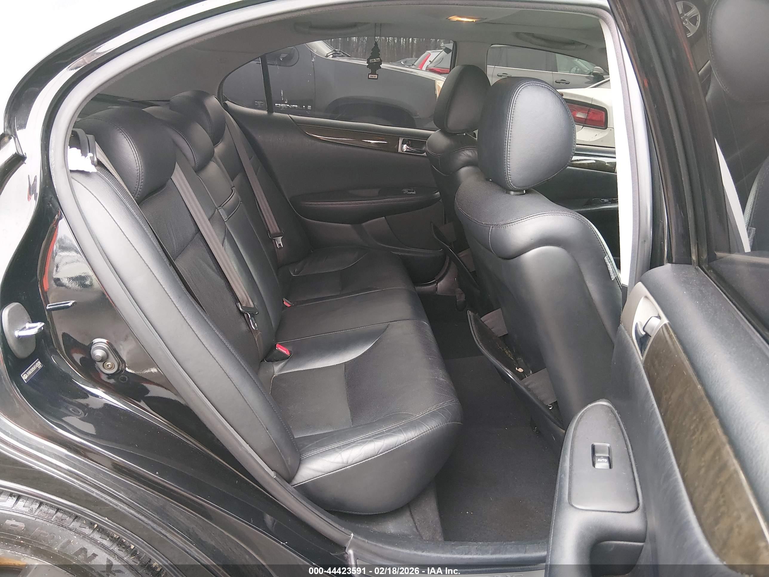 LEXUS ES image 8