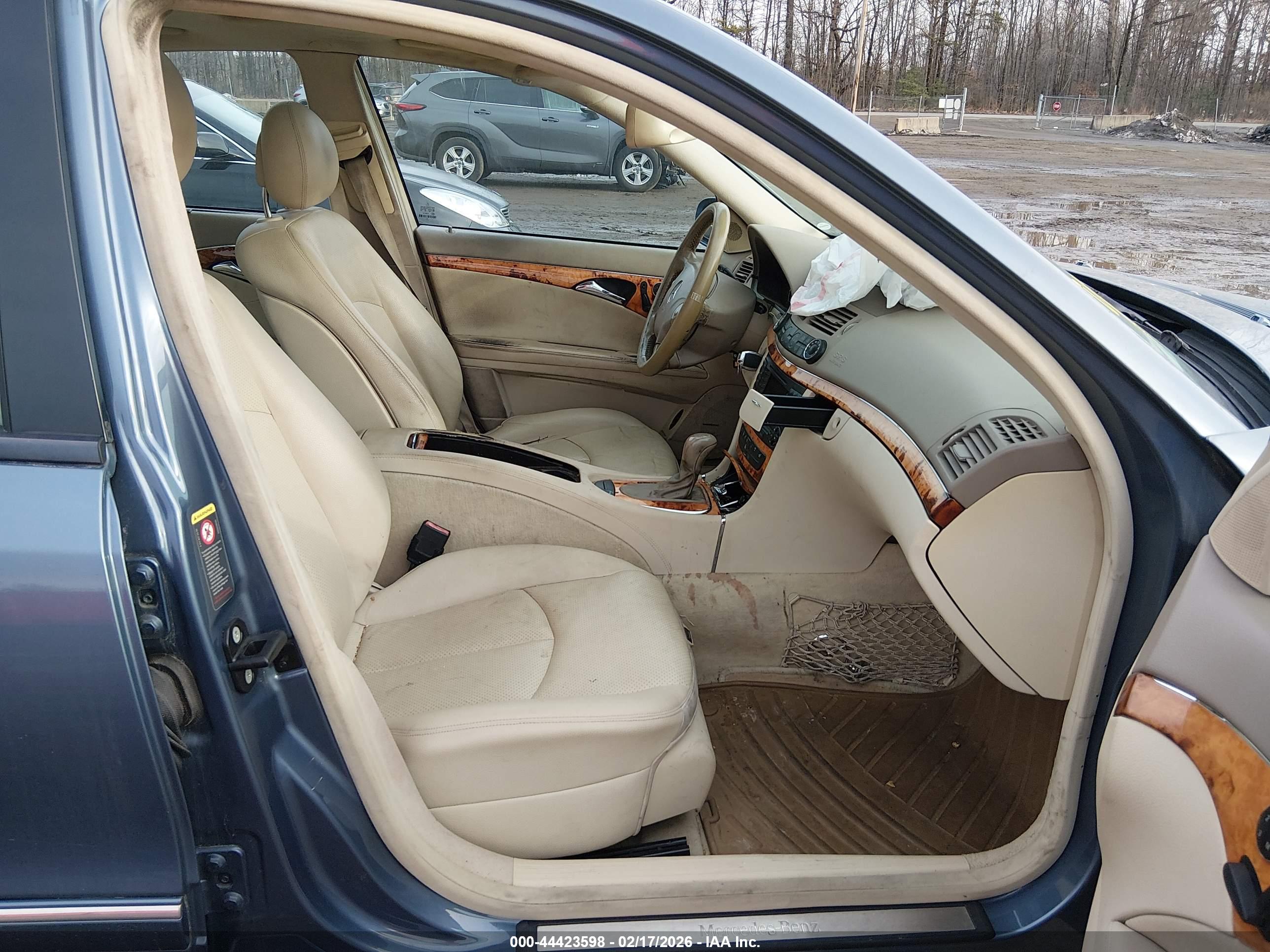MERCEDES-BENZ E image 5