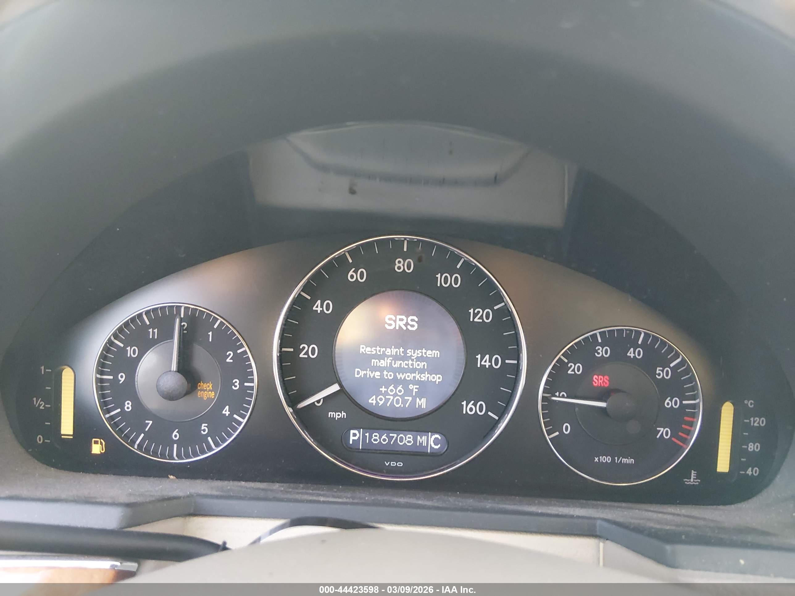 MERCEDES-BENZ E image 7