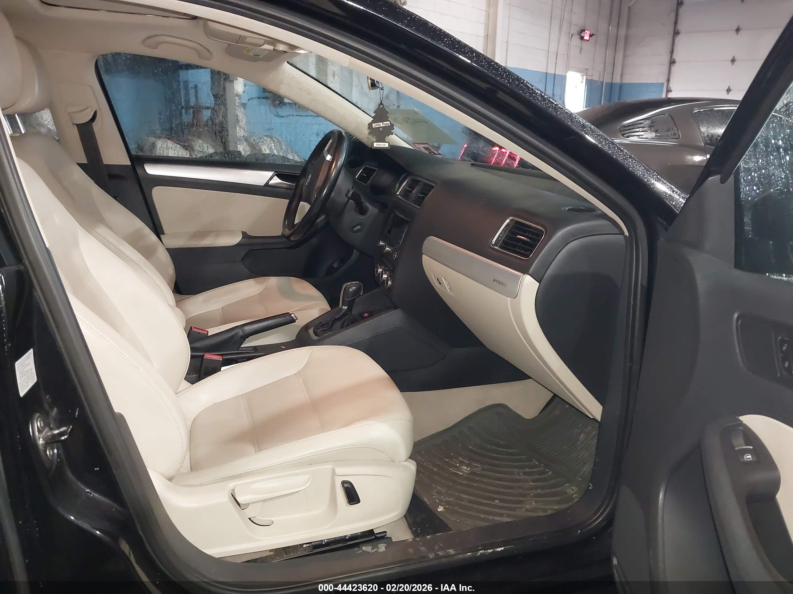 VOLKSWAGEN JETTA image 5