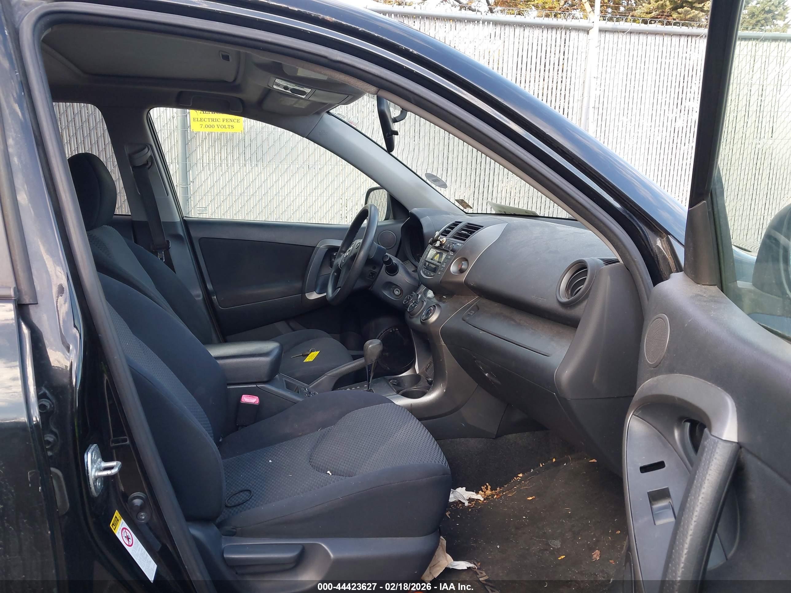 TOYOTA RAV4 image 5