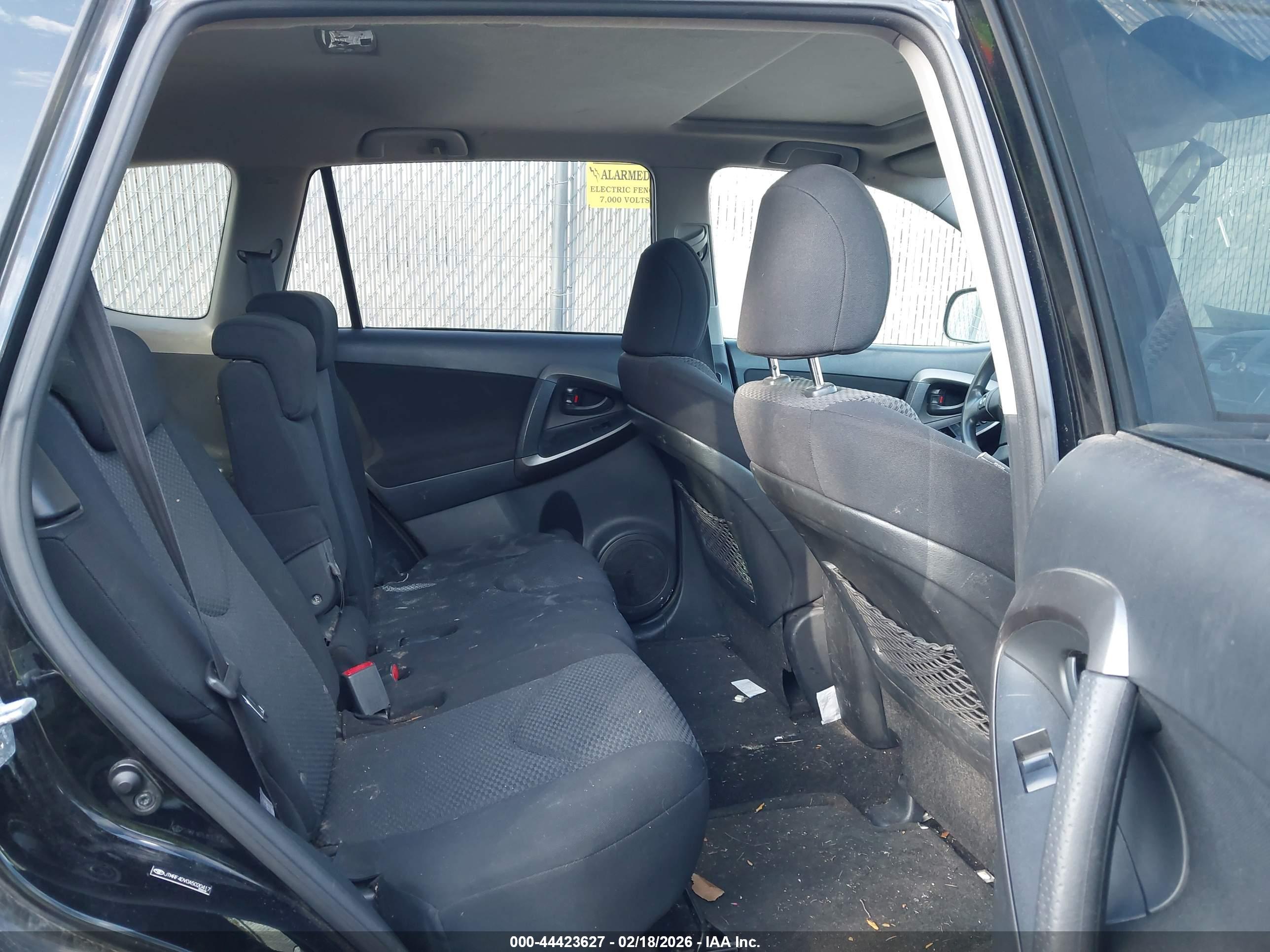 TOYOTA RAV4 image 8