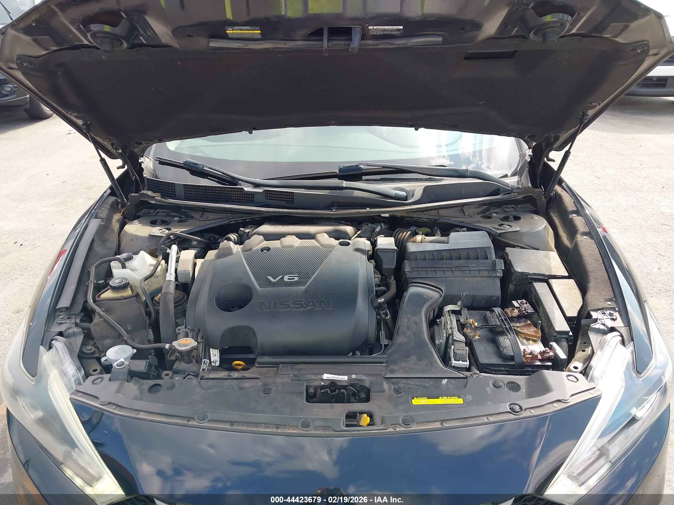 NISSAN MAXIMA image 10