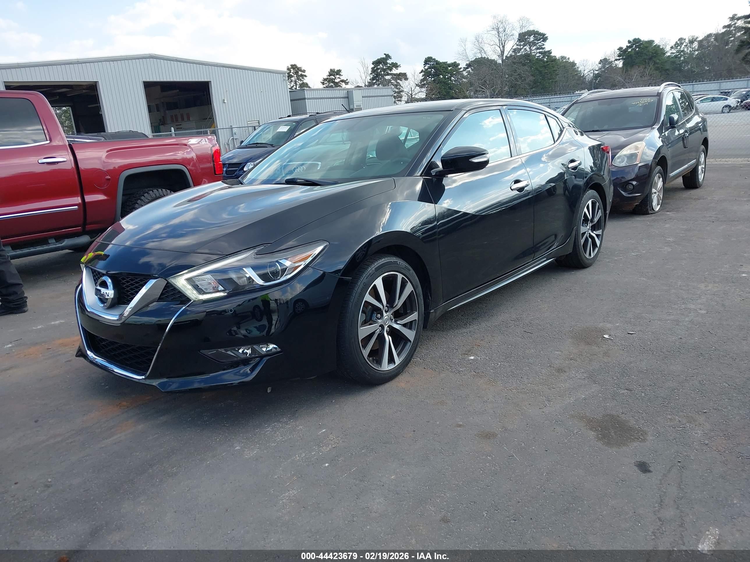 NISSAN MAXIMA image 2