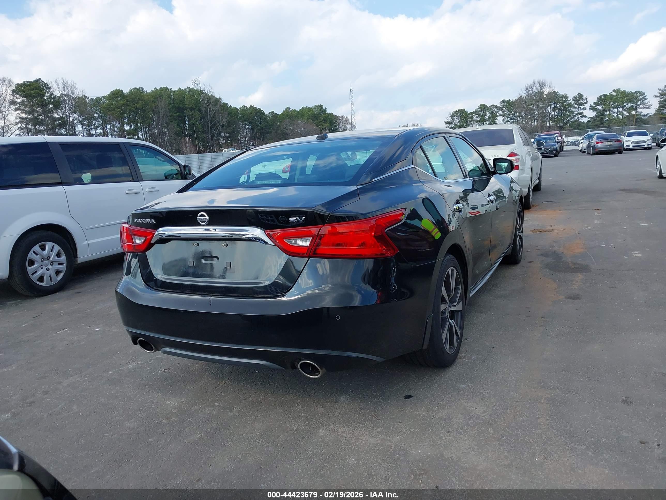NISSAN MAXIMA image 4