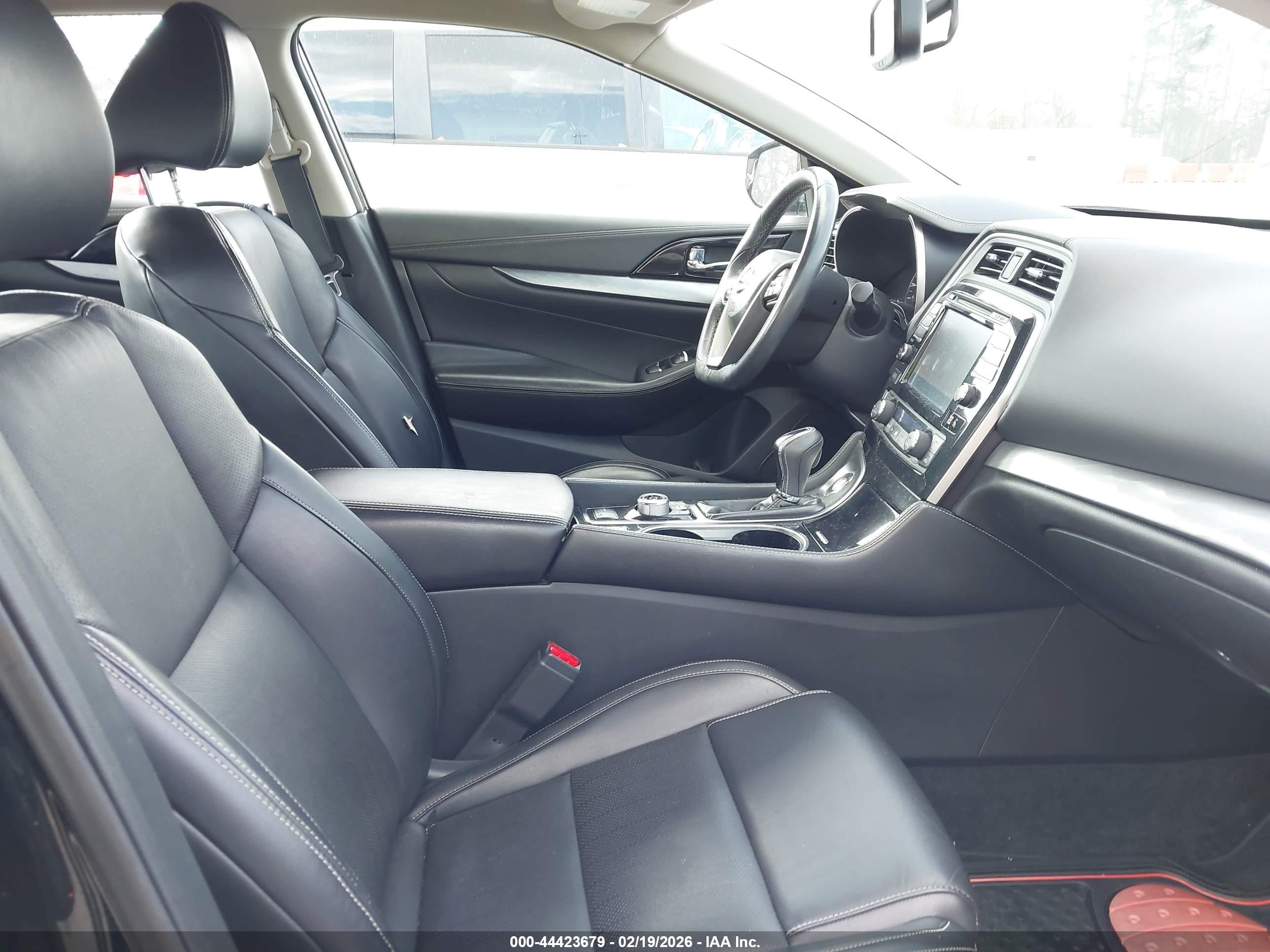 NISSAN MAXIMA image 5