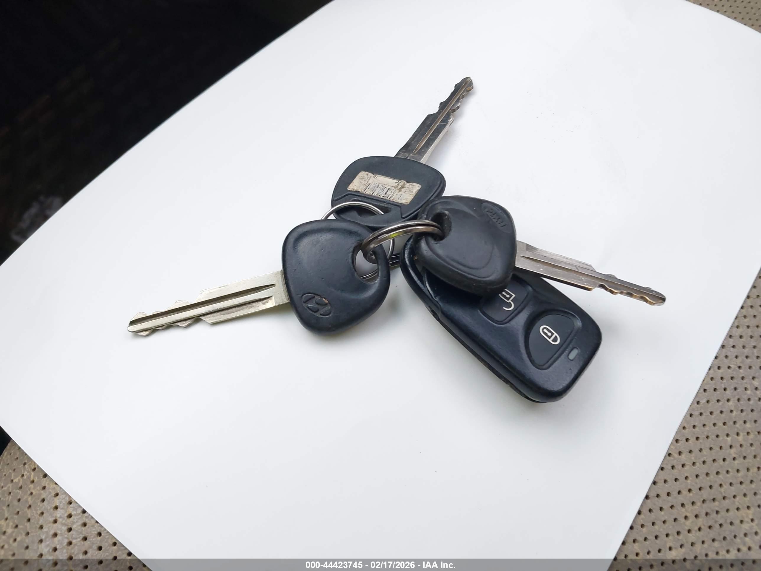 HYUNDAI TUCSON image 11