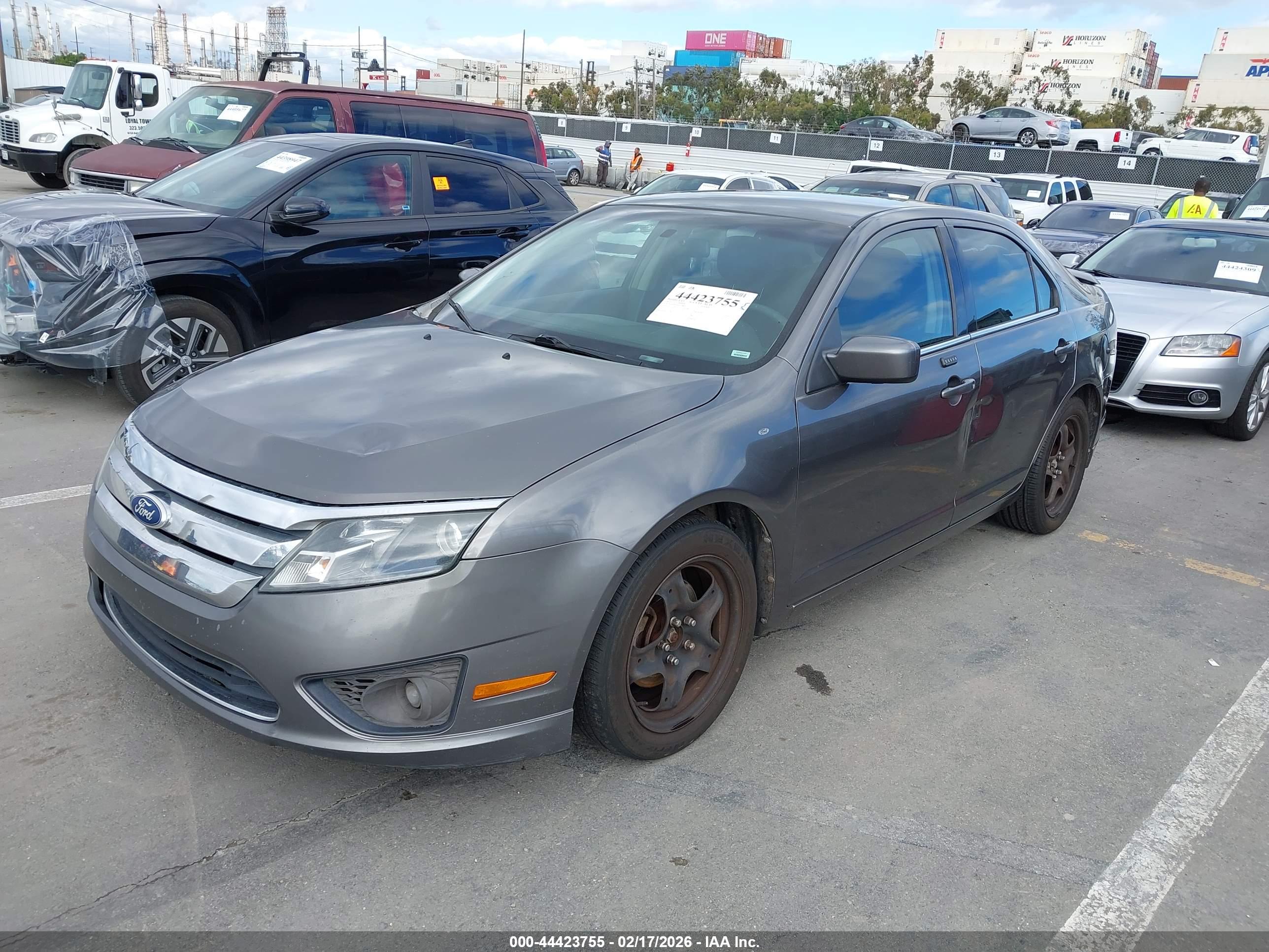FORD FUSION image 2