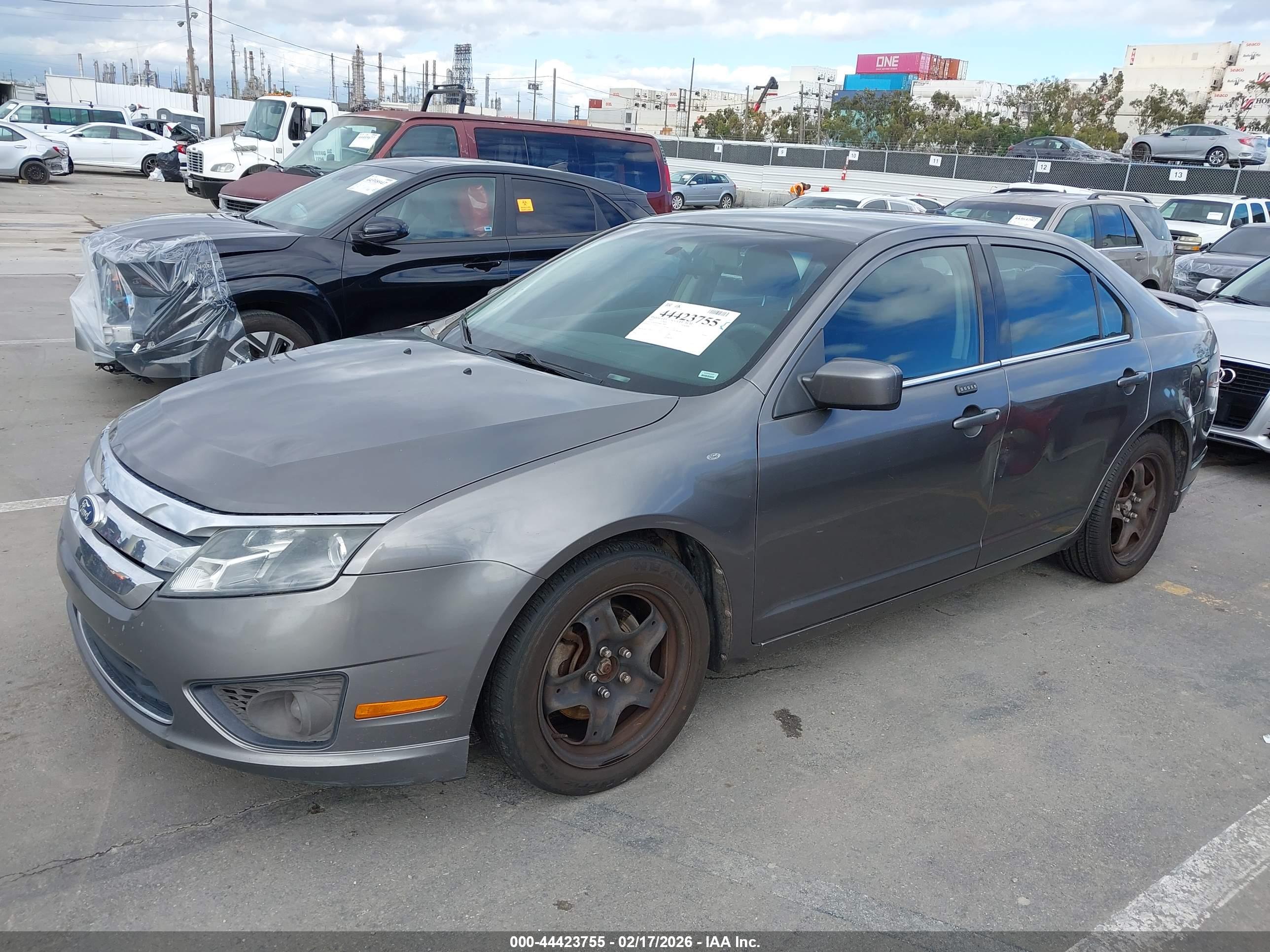 FORD FUSION image 6