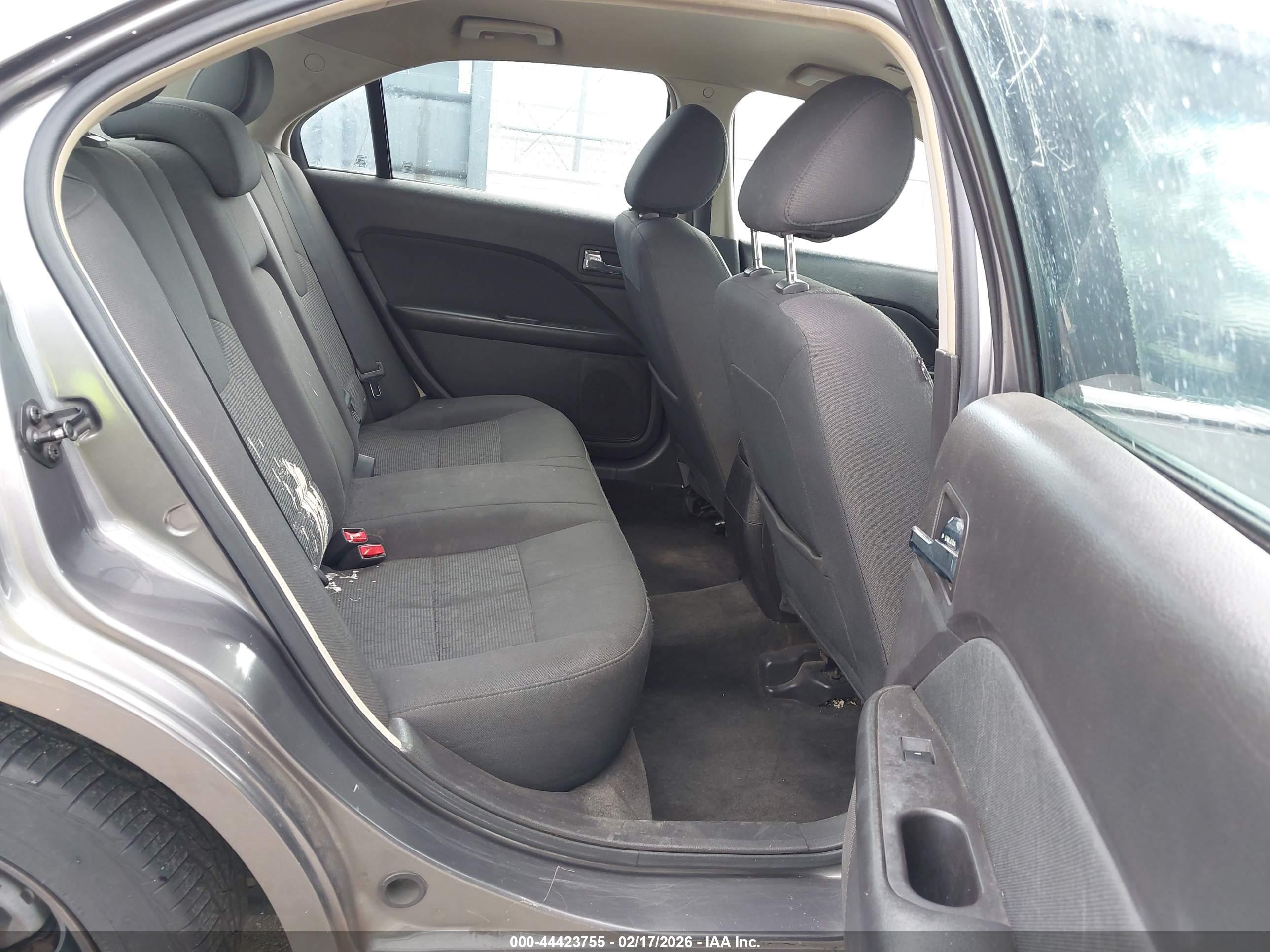 FORD FUSION image 8