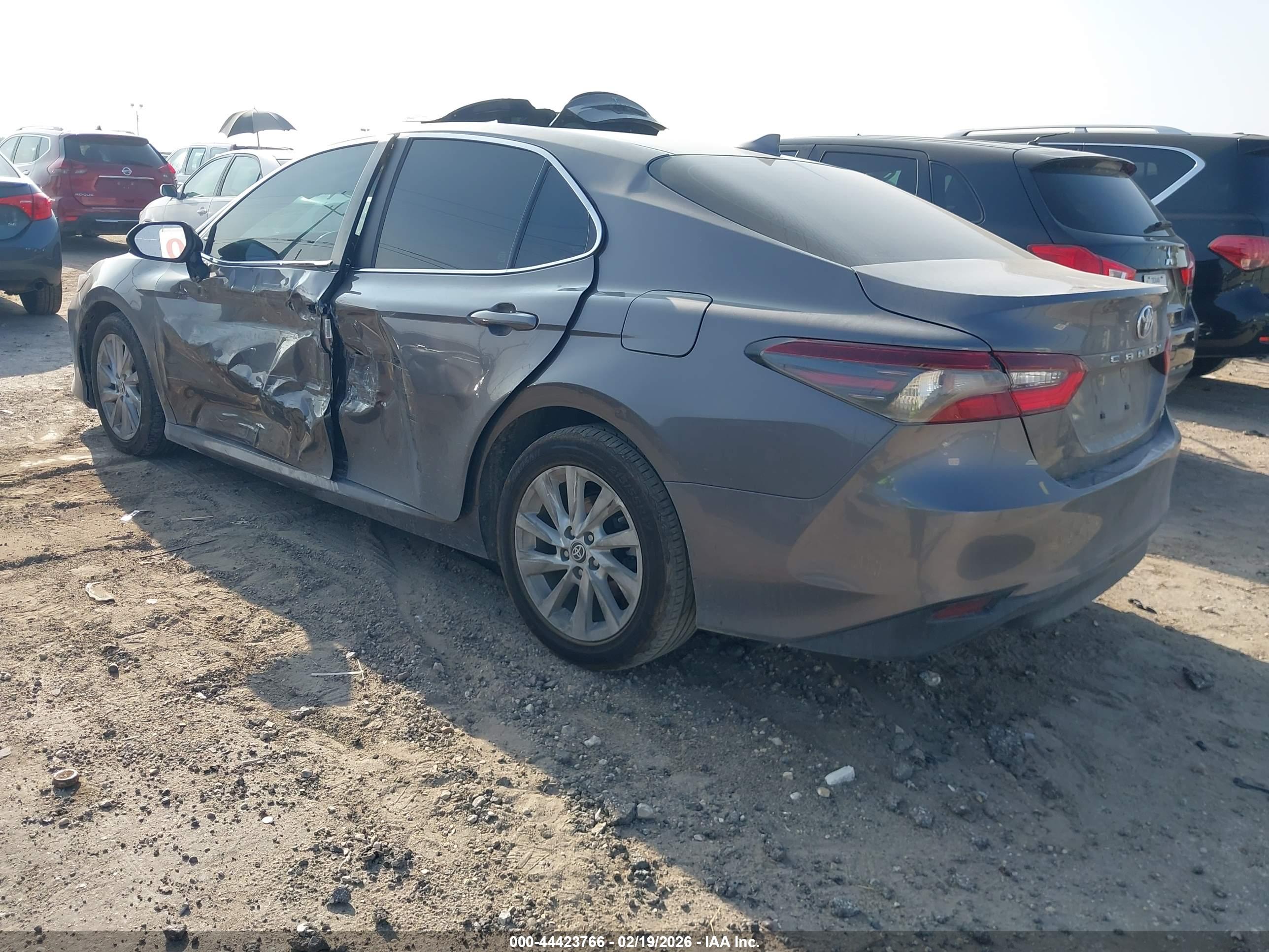 TOYOTA CAMRY image 3