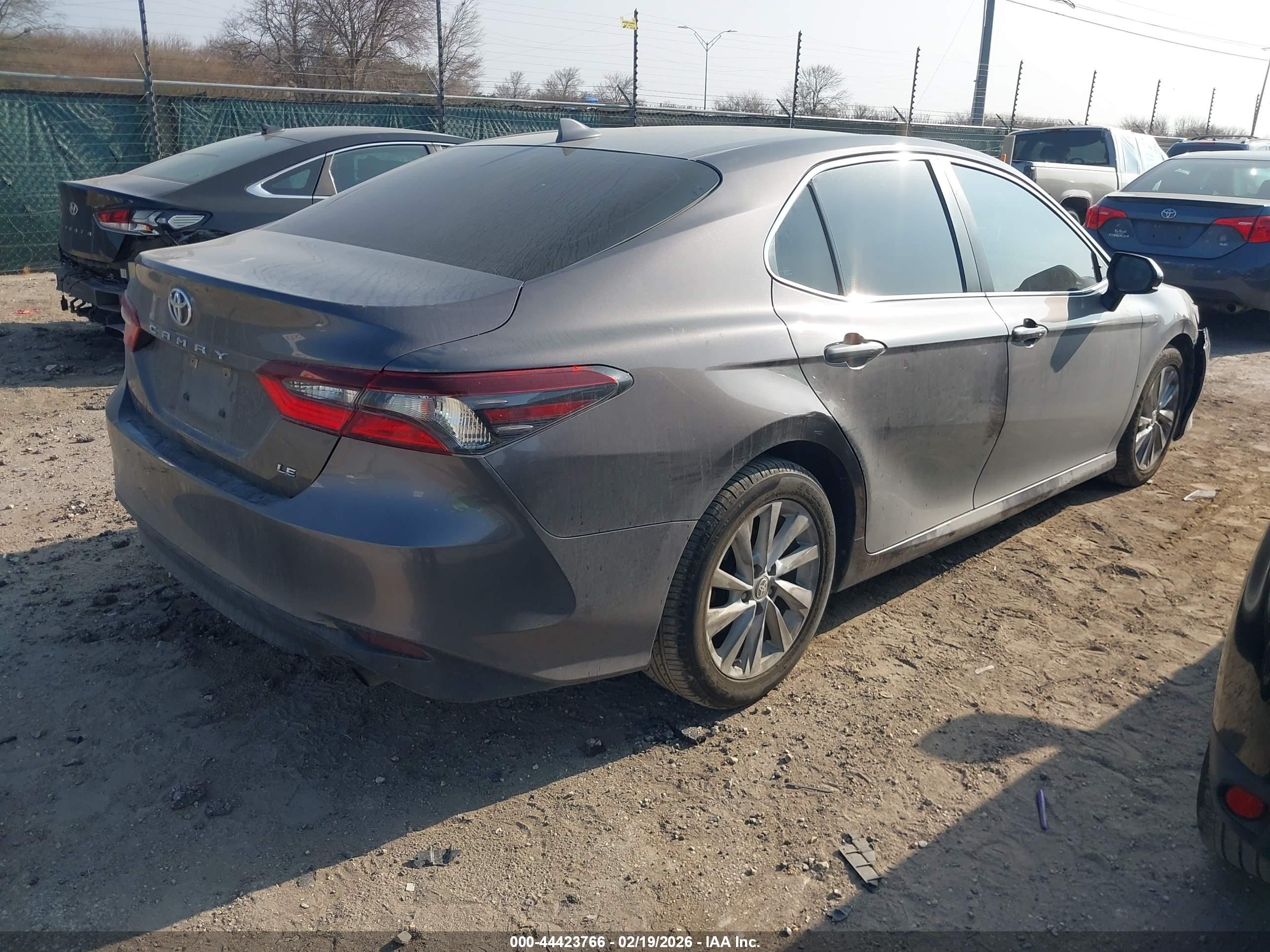 TOYOTA CAMRY image 4