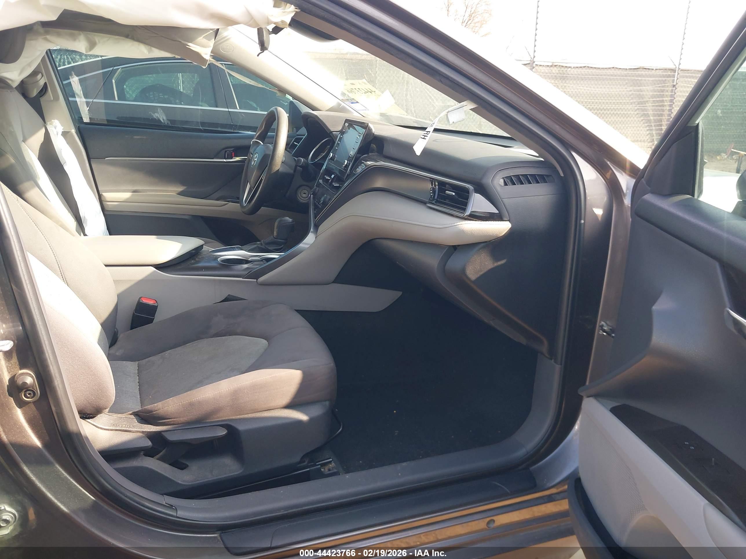 TOYOTA CAMRY image 5